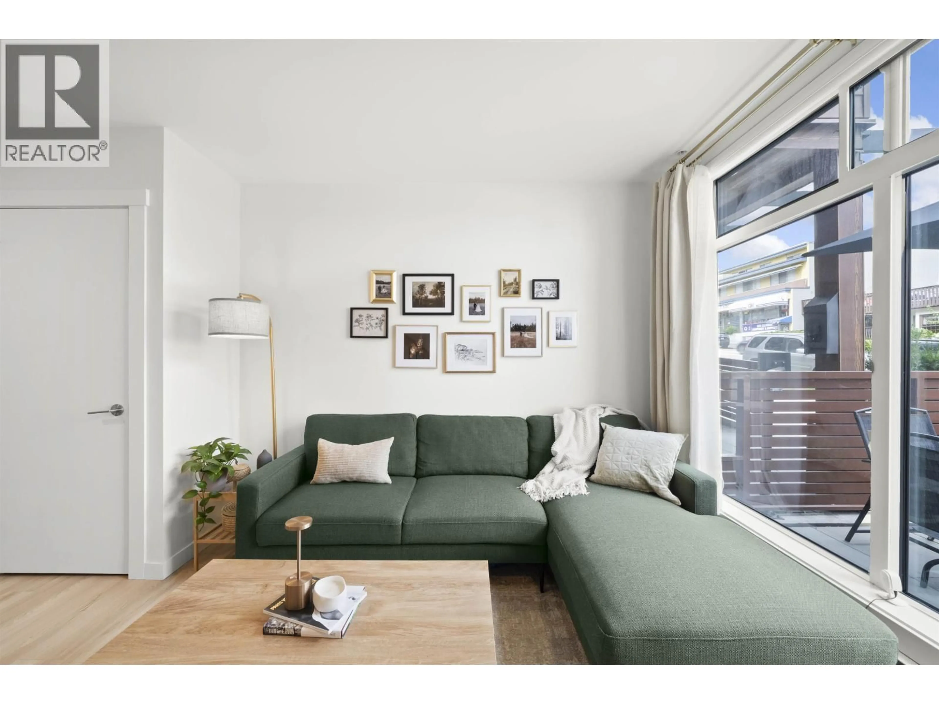 Living room with furniture, wood/laminate floor for 103 - 232 SIXTH STREET, New Westminster British Columbia V3L0K9