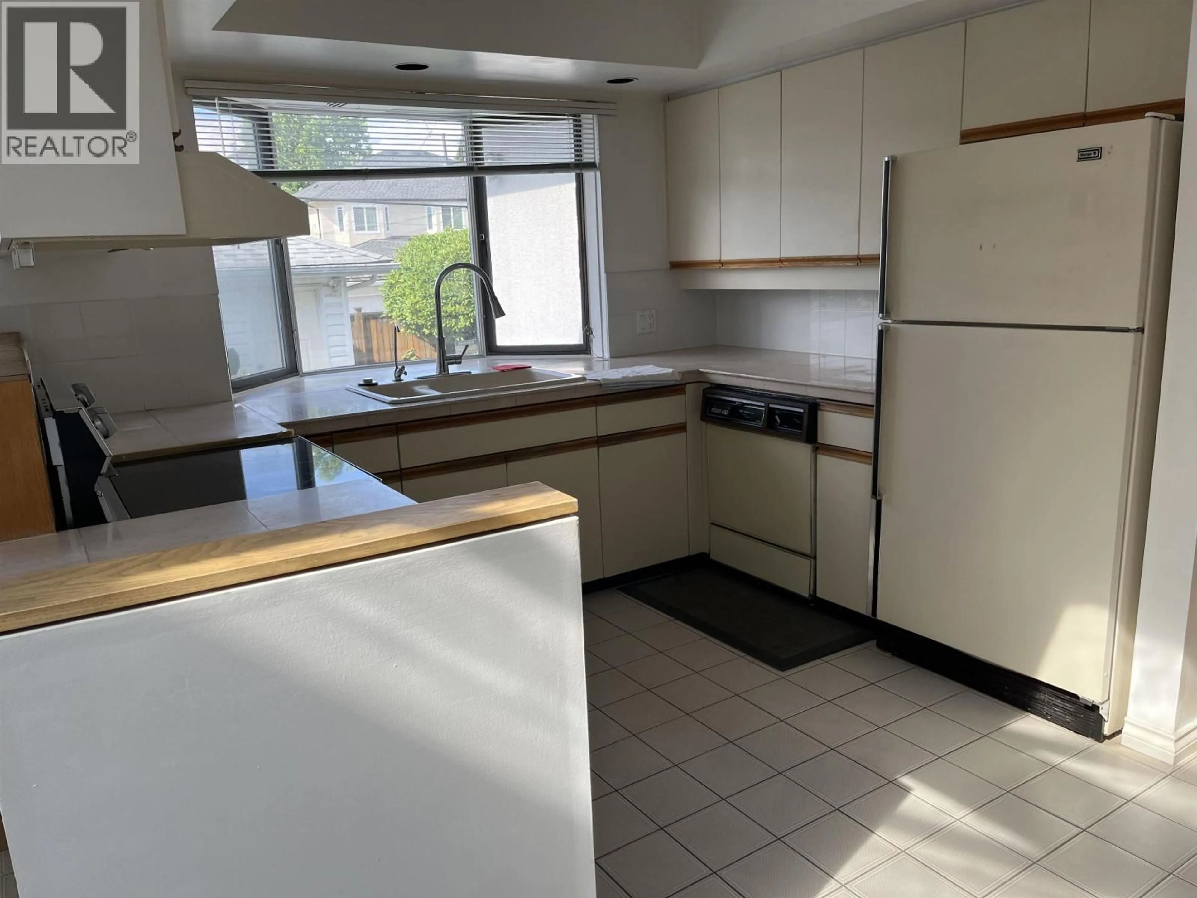 Standard kitchen, unknown for 2215 20TH AVENUE, Vancouver British Columbia V6L1G2