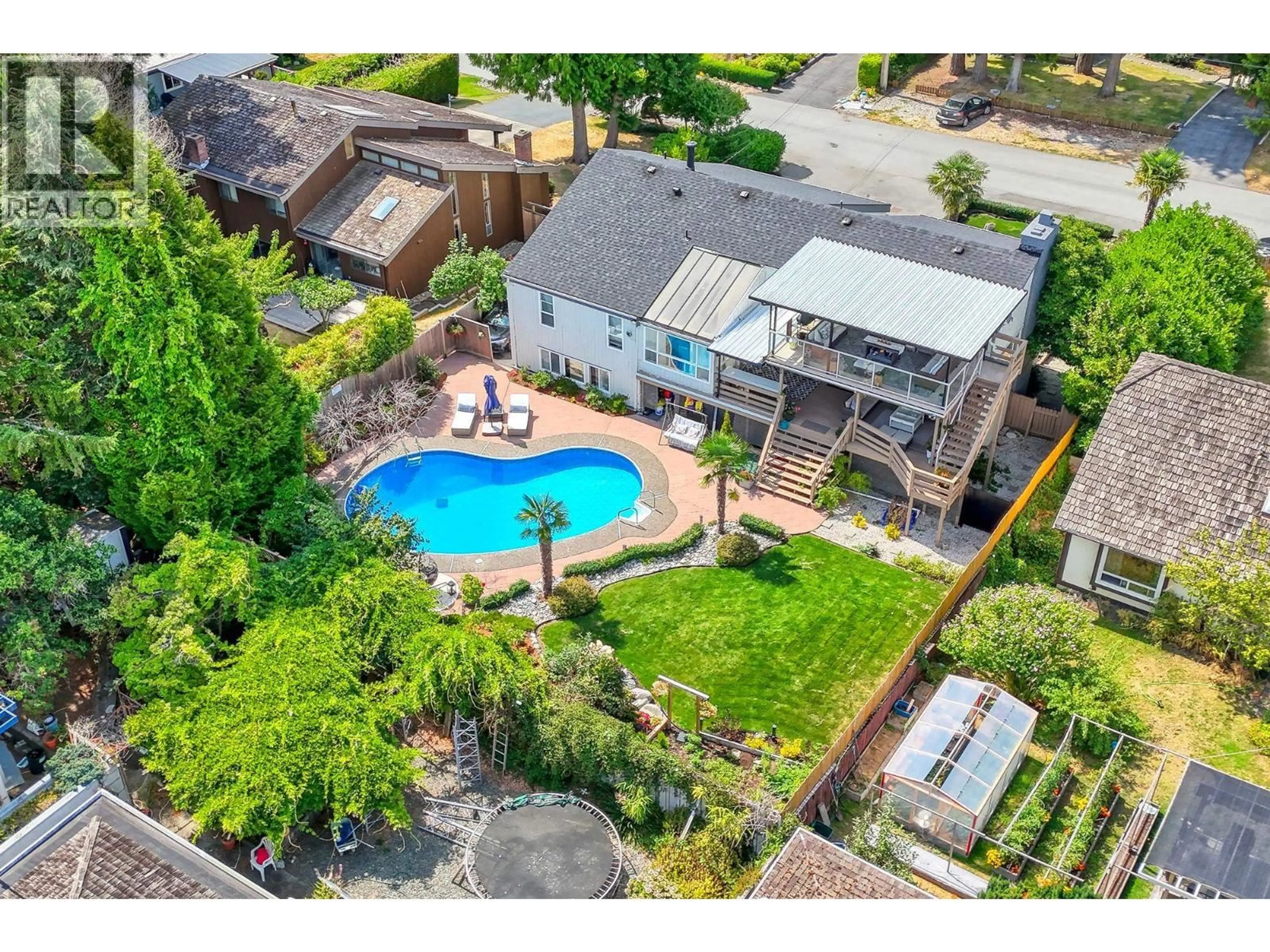 A pic from outside/outdoor area/front of a property/back of a property/a pic from drone, unknown for 284 54A STREET, Delta British Columbia V4M3J3