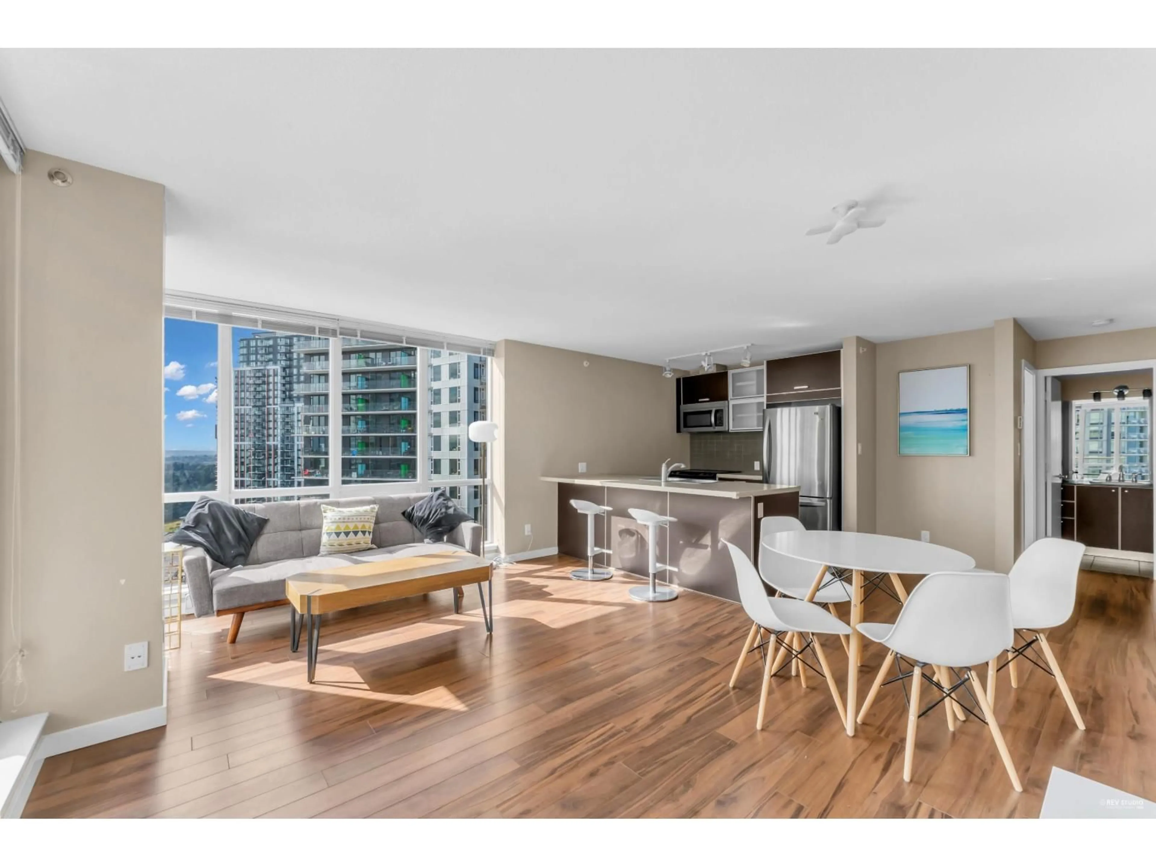 Living room with furniture, wood/laminate floor for 2904 - 9981 WHALLEY, Surrey British Columbia V3T0G6