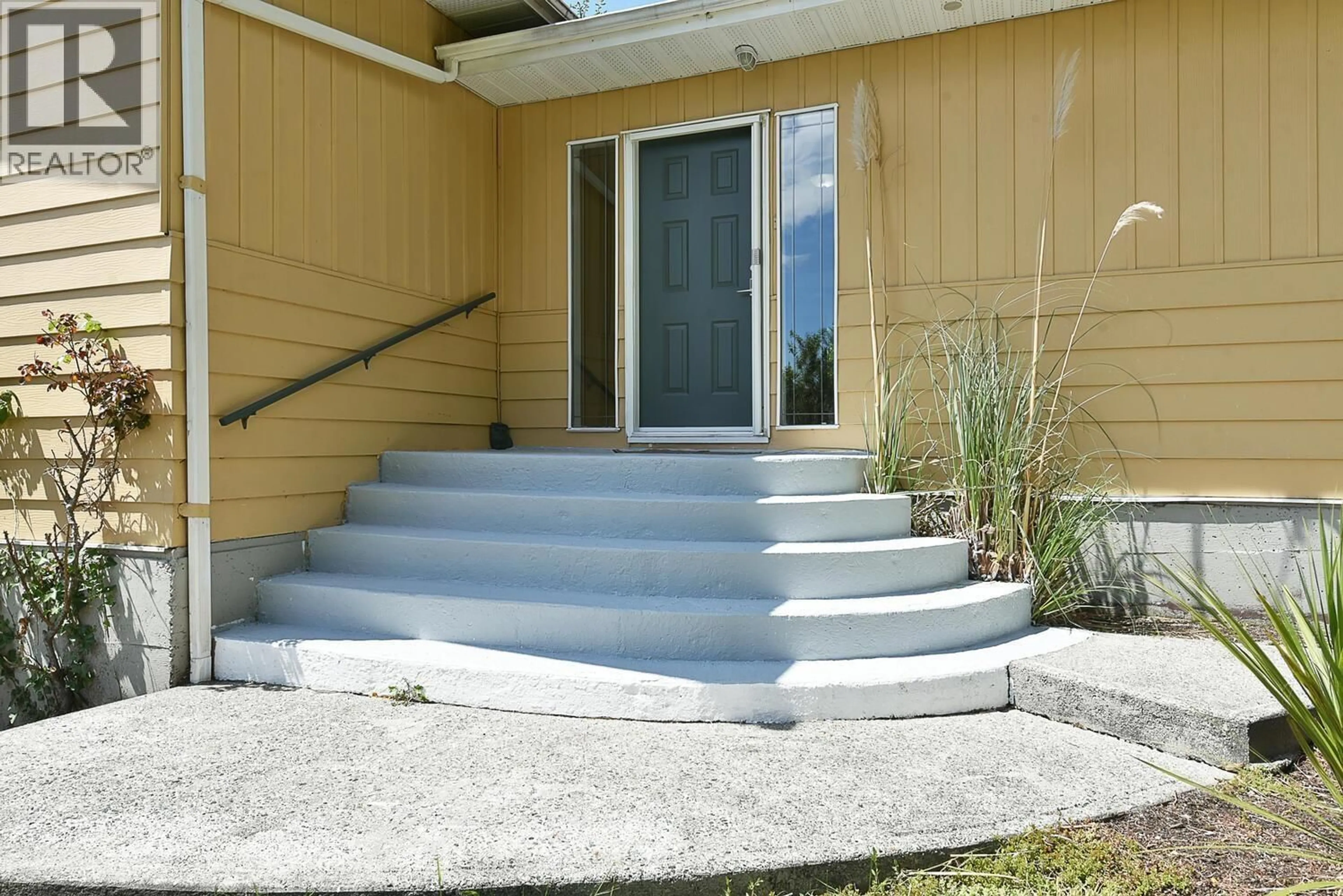 Stairs for 6335 NORWEST BAY ROAD, Sechelt British Columbia V7Z0M5