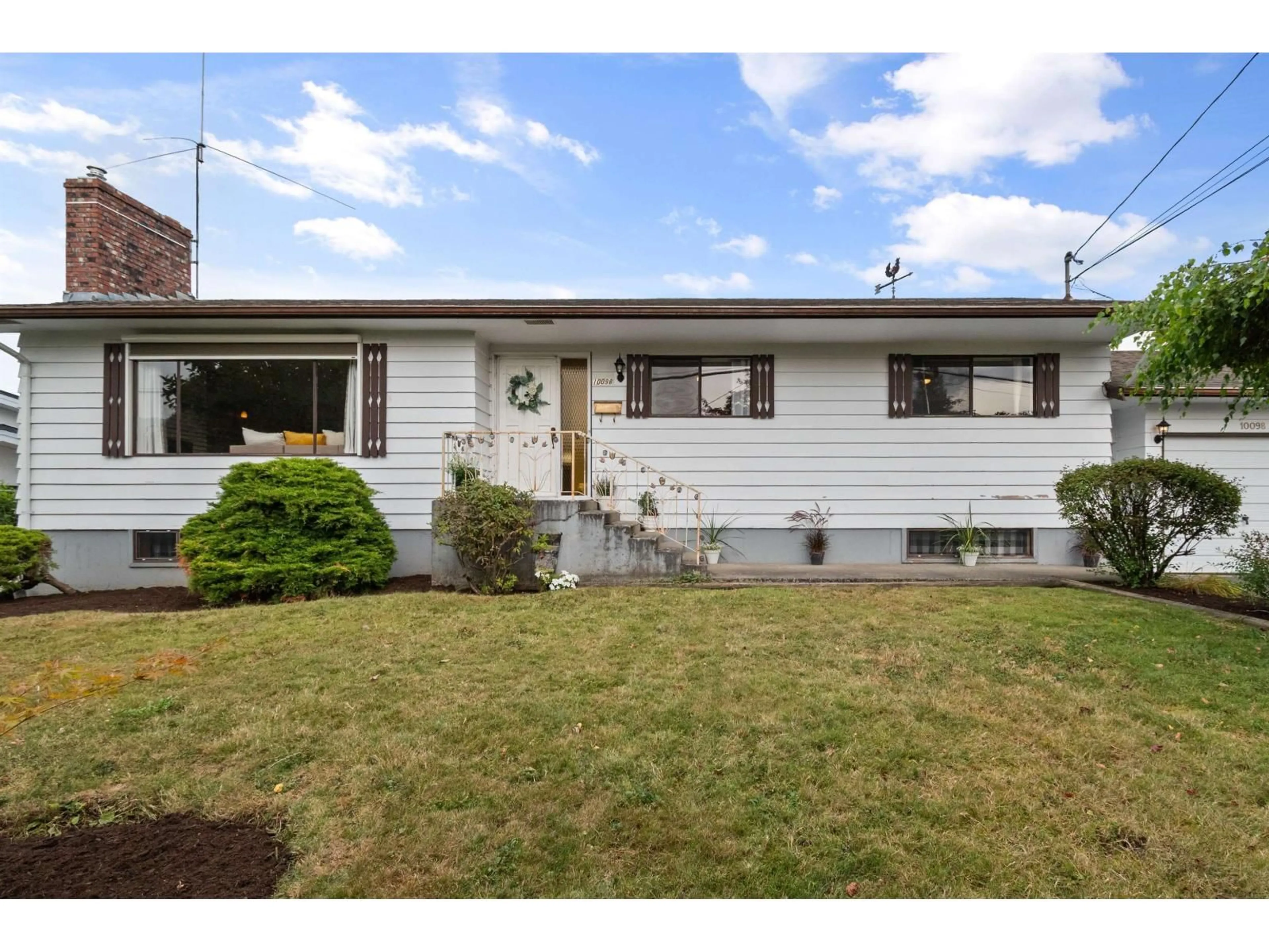 Home with vinyl exterior material, street for 10098 BONAVISTA STREET, Chilliwack British Columbia V2P5B9