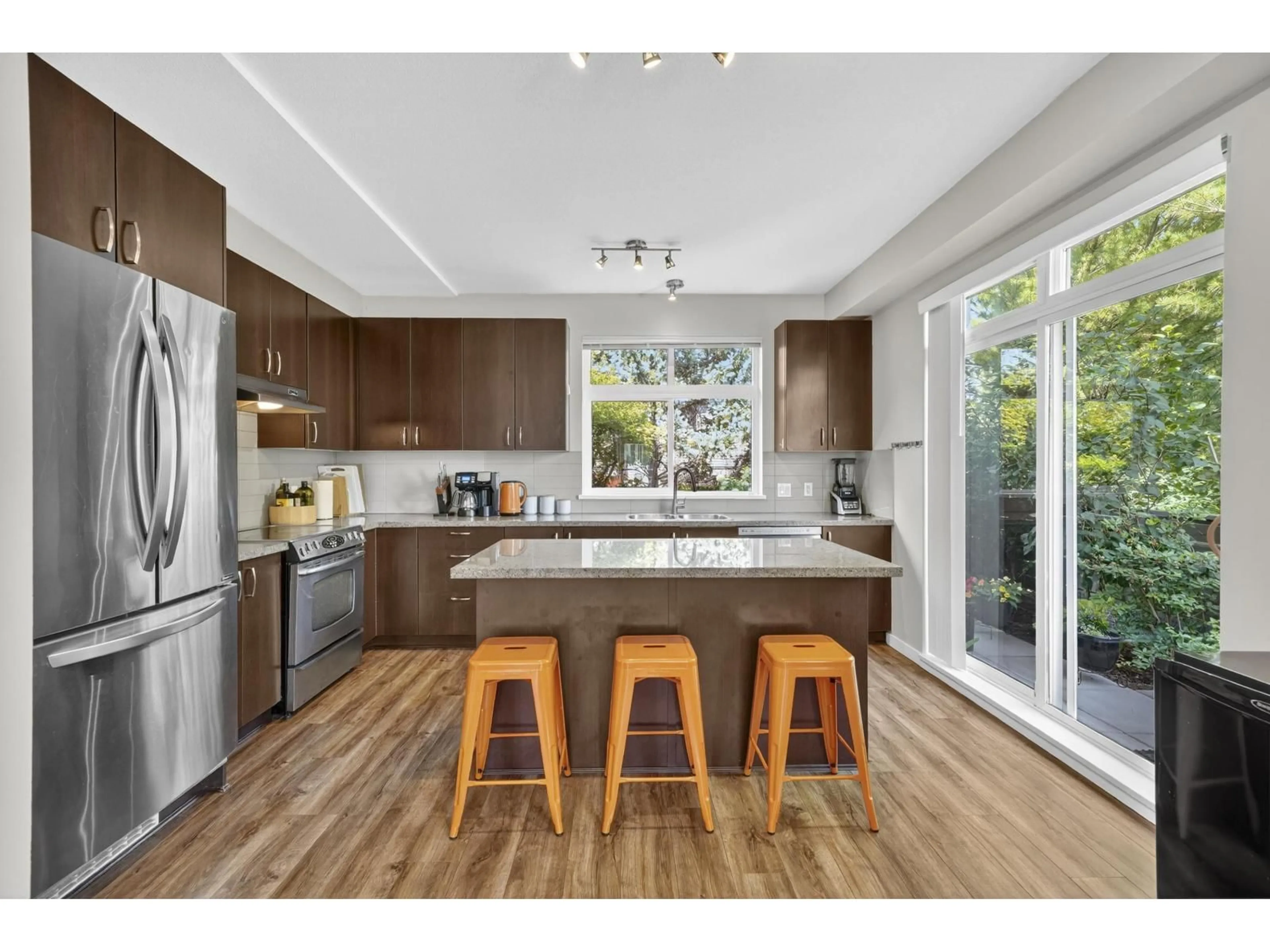 Open concept kitchen, unknown for 60 - 2729 158, Surrey British Columbia V3Z1P4