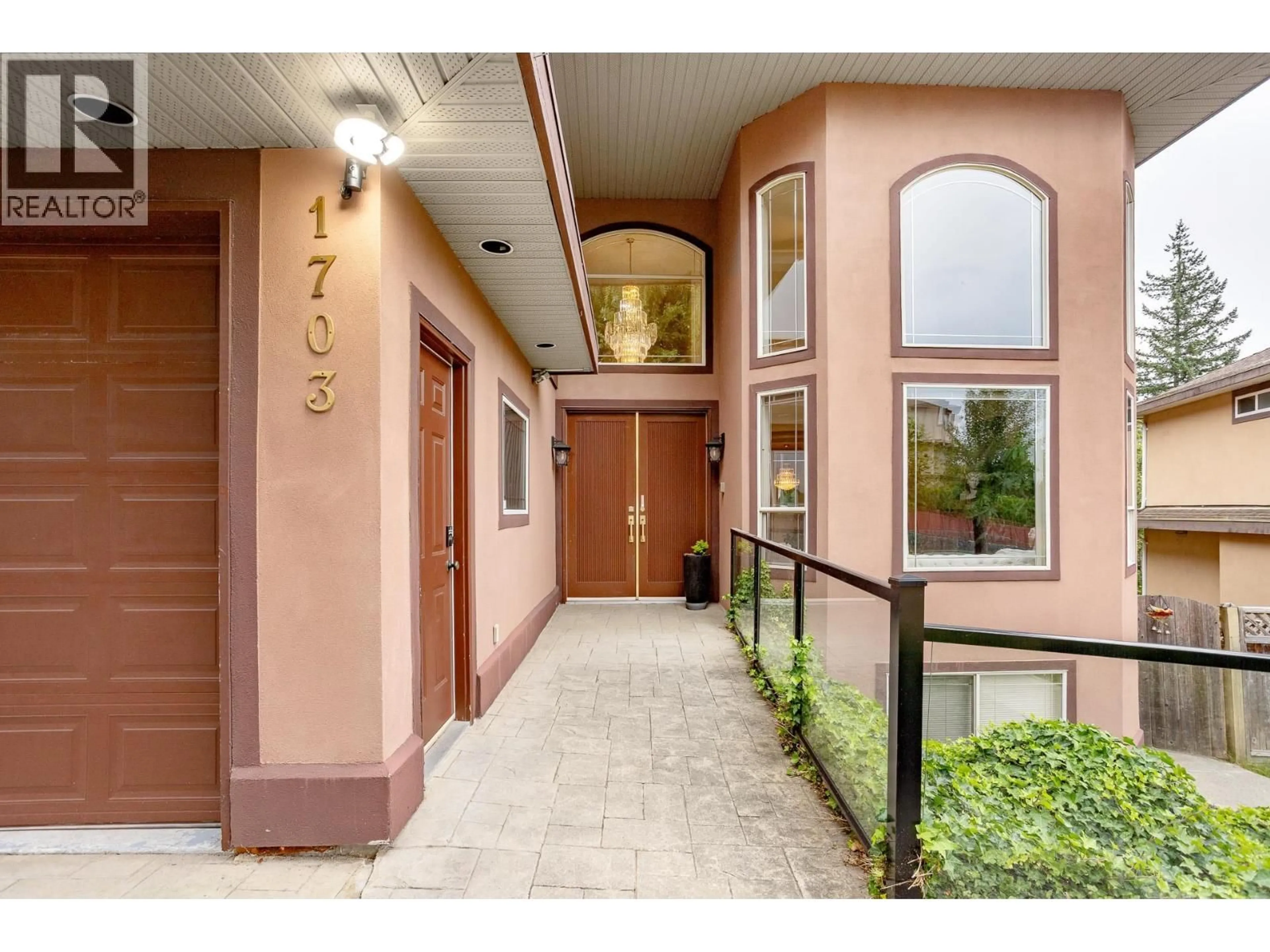 Indoor entryway for 1703 KINGFISHER CRESCENT, Coquitlam British Columbia V3E3C6
