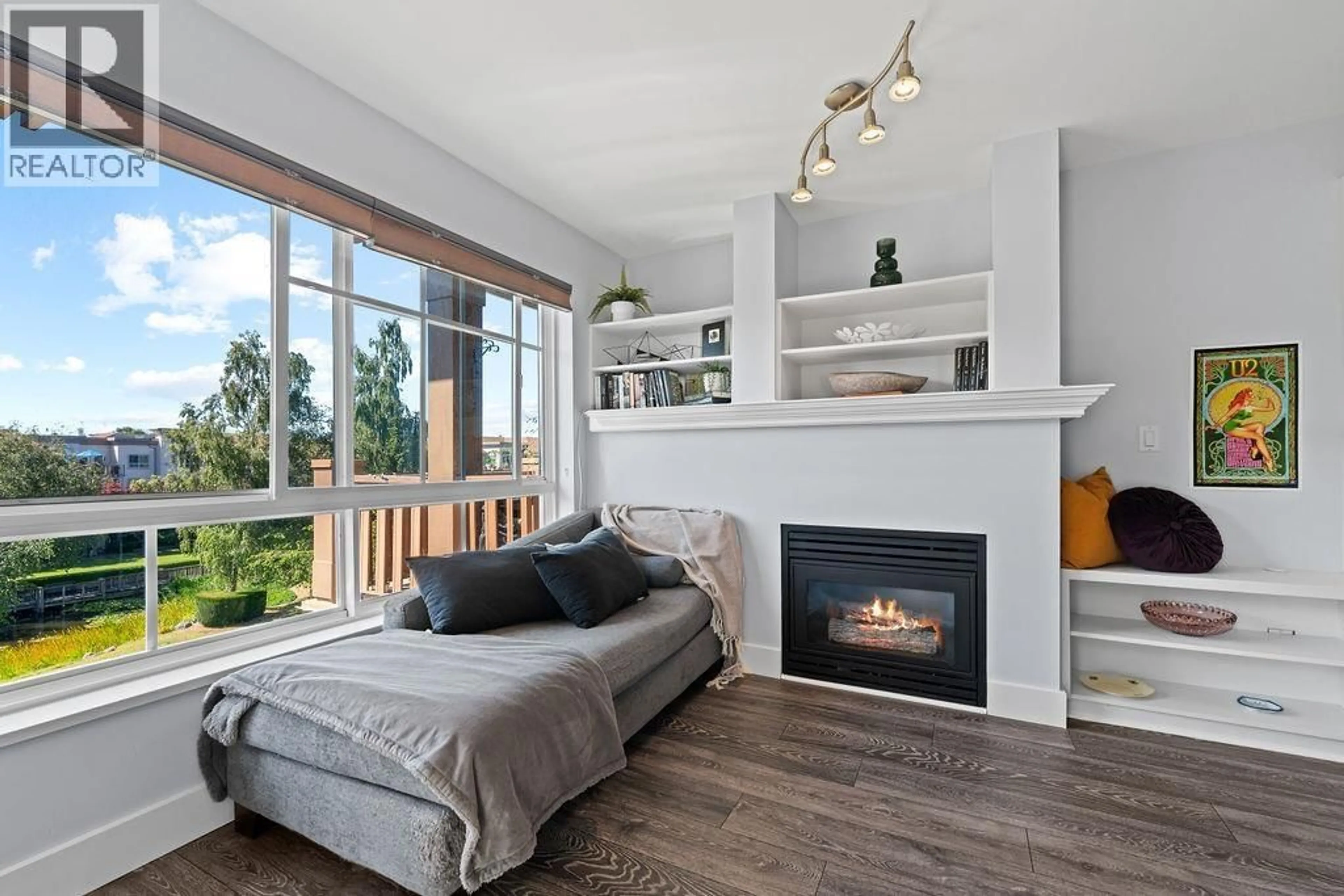 Living room with furniture, wood/laminate floor for 419 - 5600 ANDREWS ROAD, Richmond British Columbia V7E6N1
