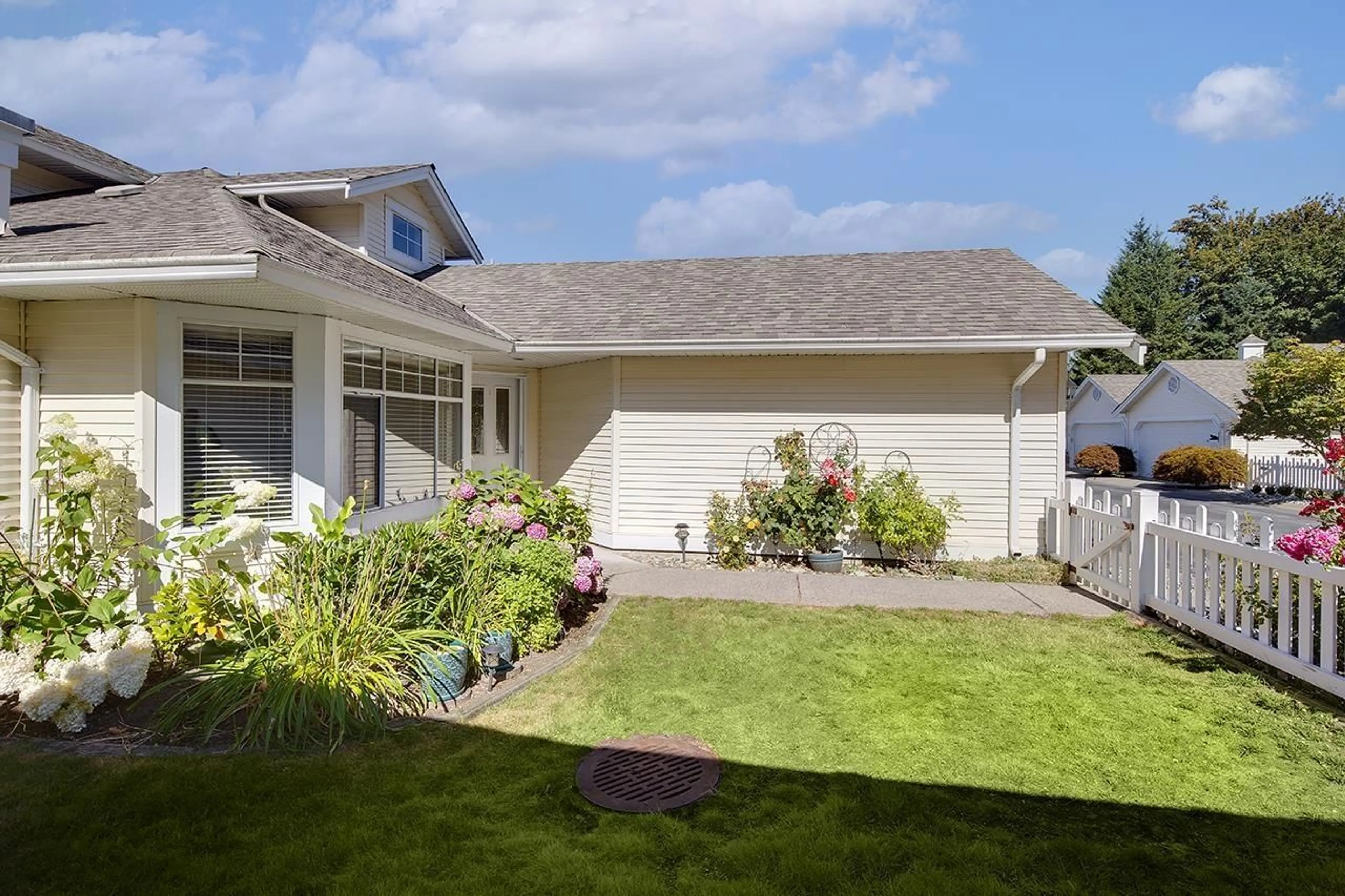Home with vinyl exterior material, unknown for 104 - 9208 208, Langley British Columbia V1M2M9