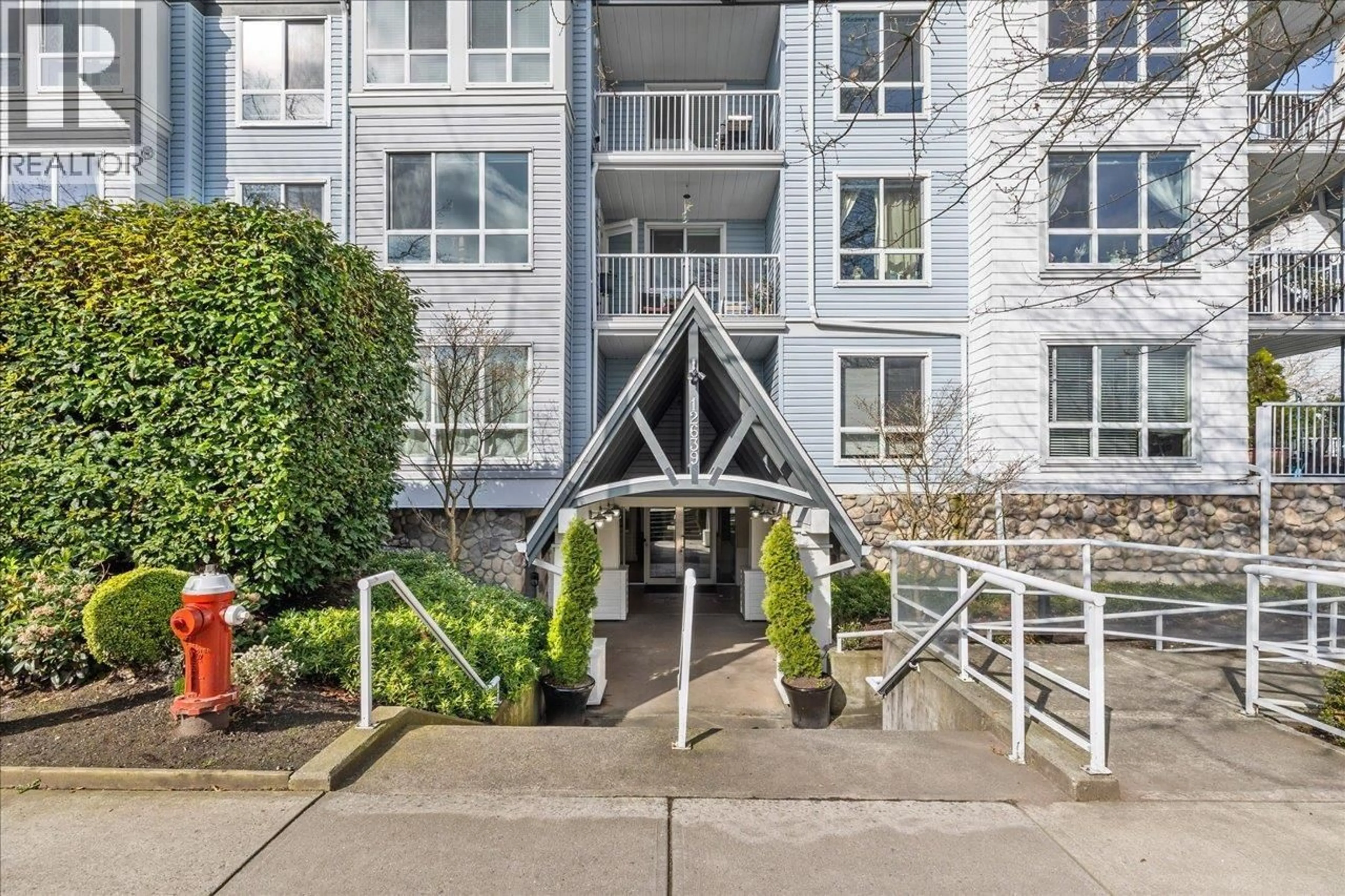 Indoor foyer for 301 - 12639 NO. 2 ROAD, Richmond British Columbia V7E6N6
