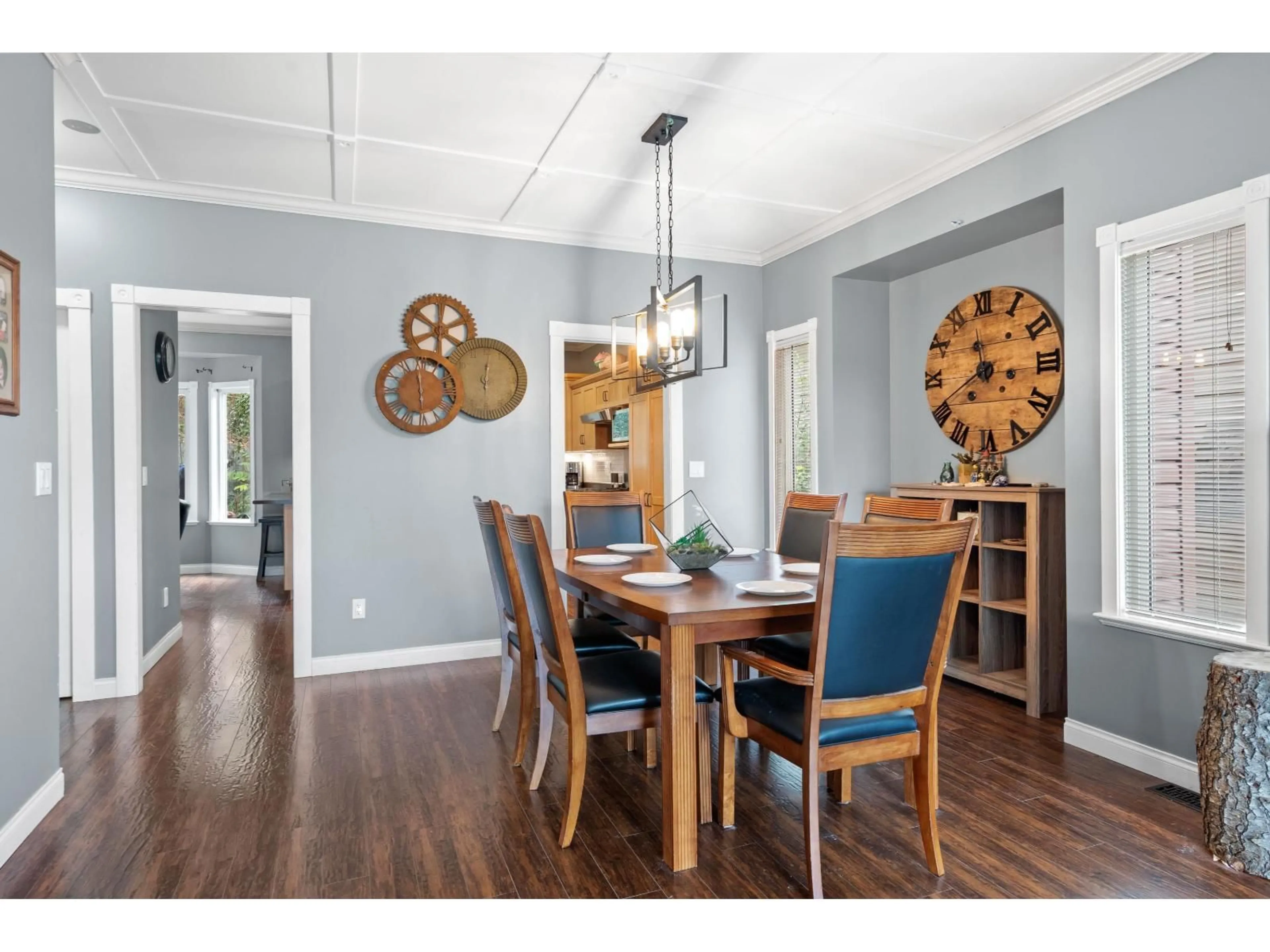 Dining room, wood/laminate floor for 35272 FIRDALE, Abbotsford British Columbia V3G3A5