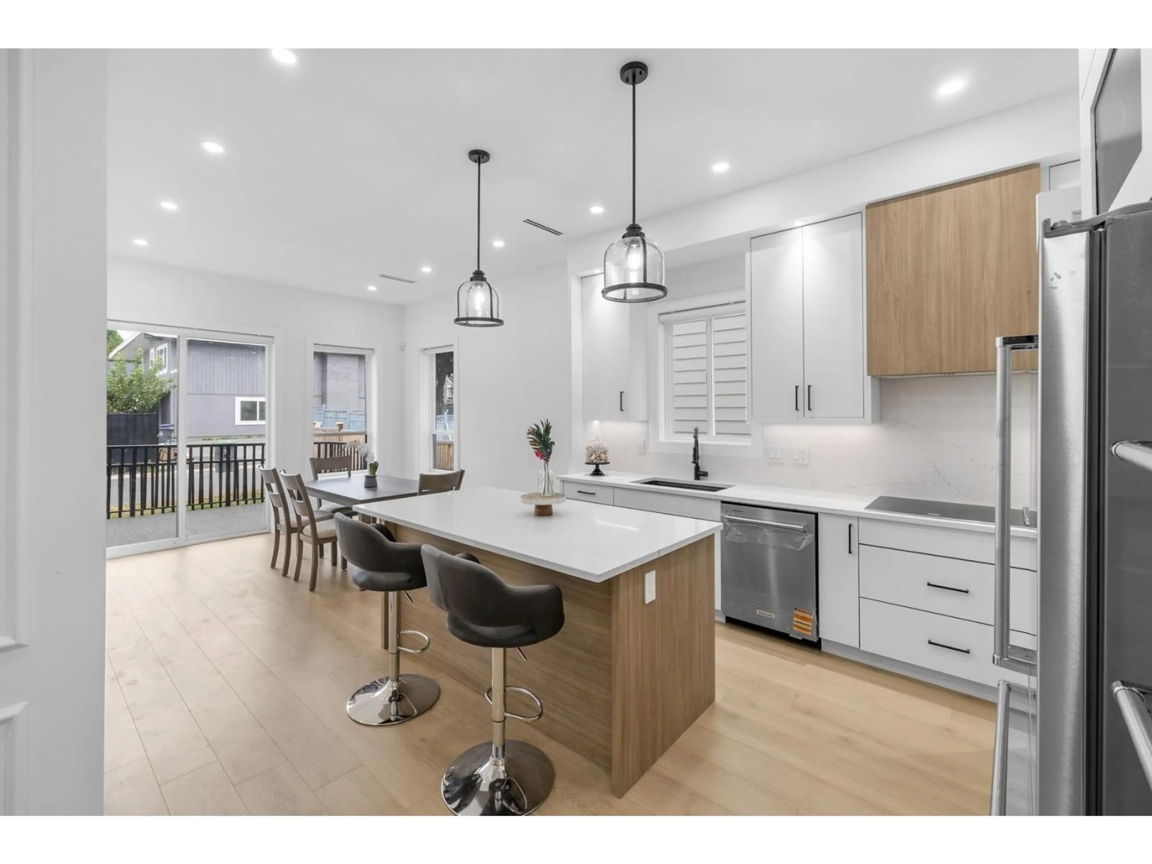 Open concept kitchen, unknown for 14785 68A, Surrey British Columbia V3S3C9