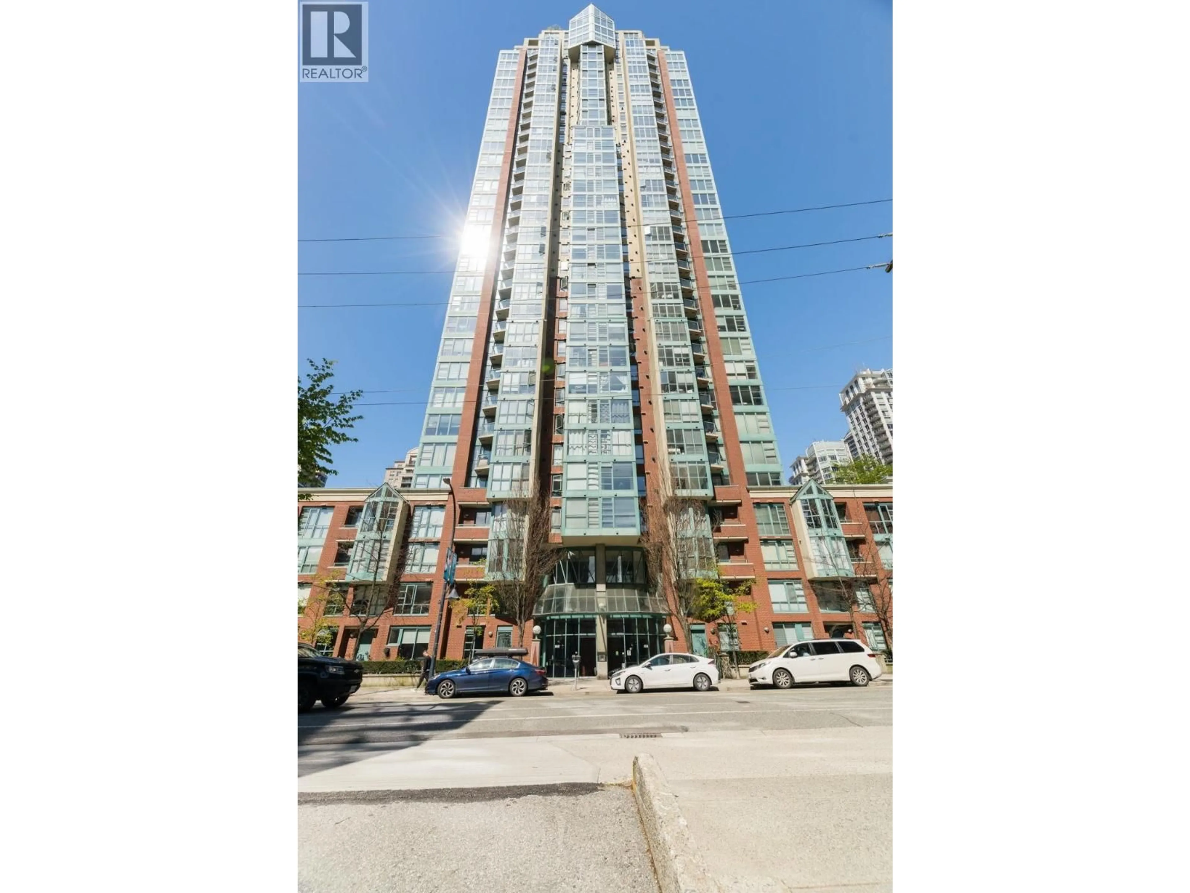 Indoor foyer for 801 - 939 HOMER STREET, Vancouver British Columbia V6B2W6
