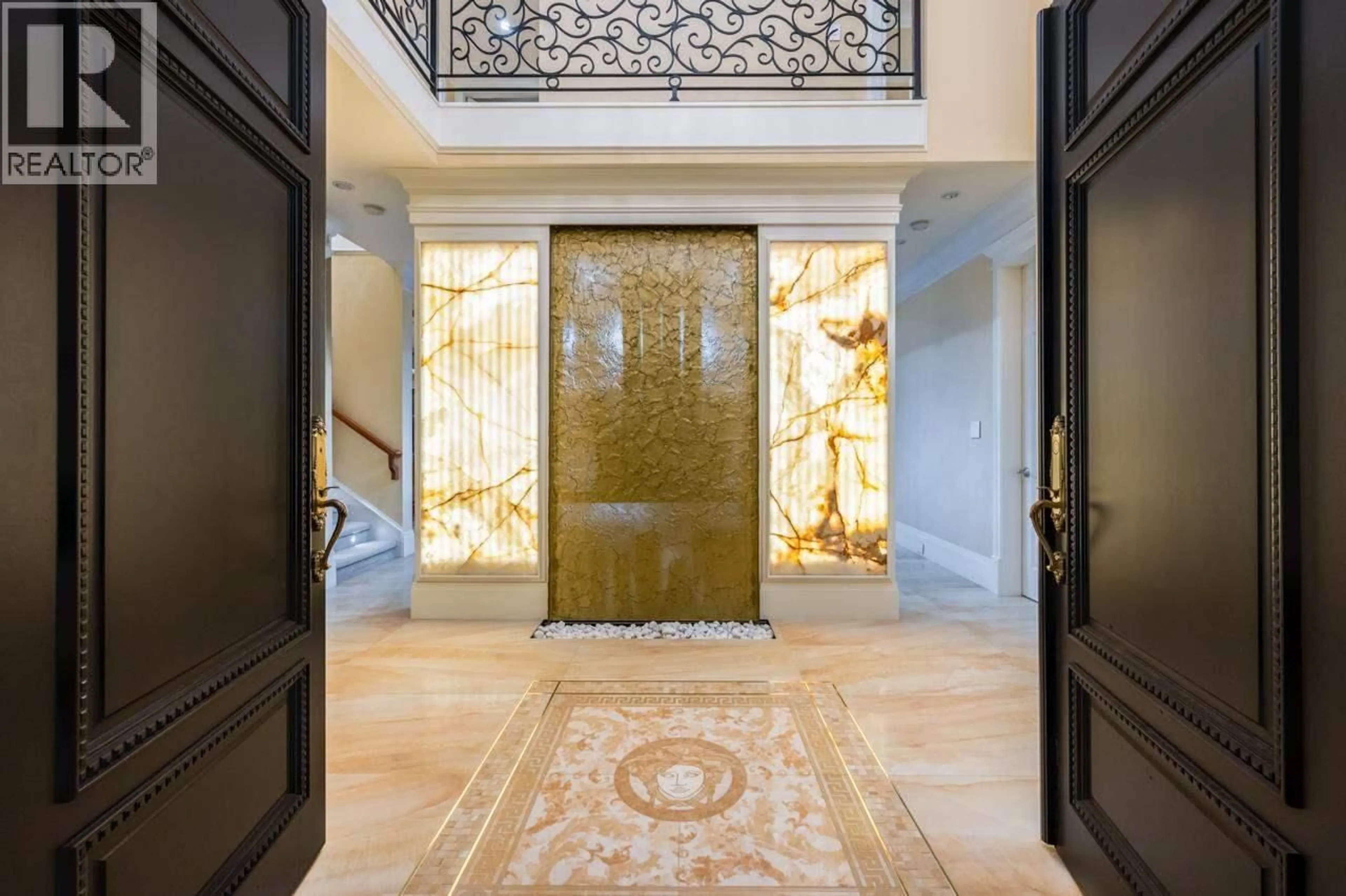 Indoor foyer for 7431 SUNNYMEDE CRESCENT, Richmond British Columbia V6Y1H3