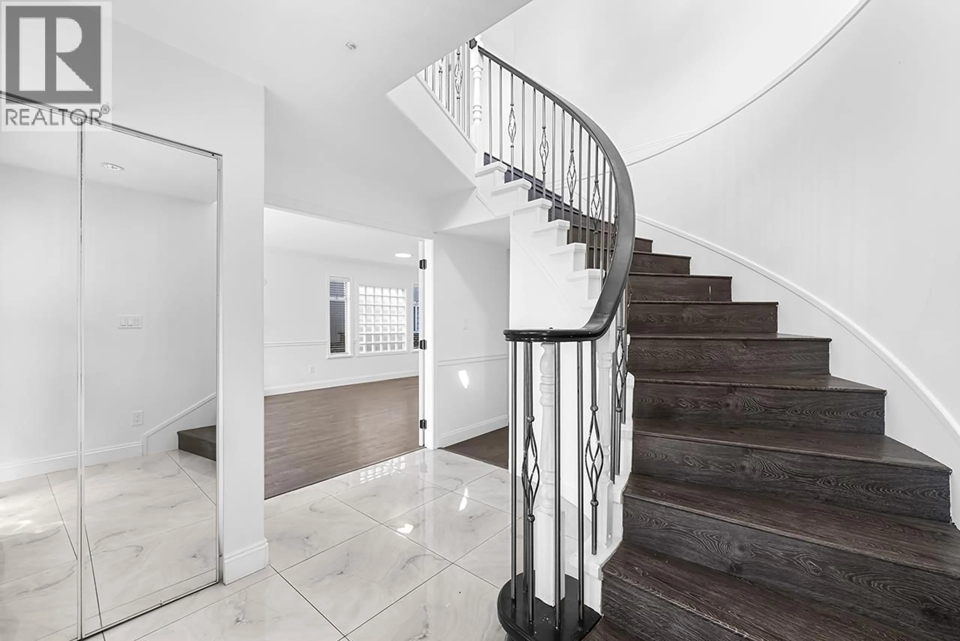 Stairs for 1277 64TH AVENUE, Vancouver British Columbia V5X2N8