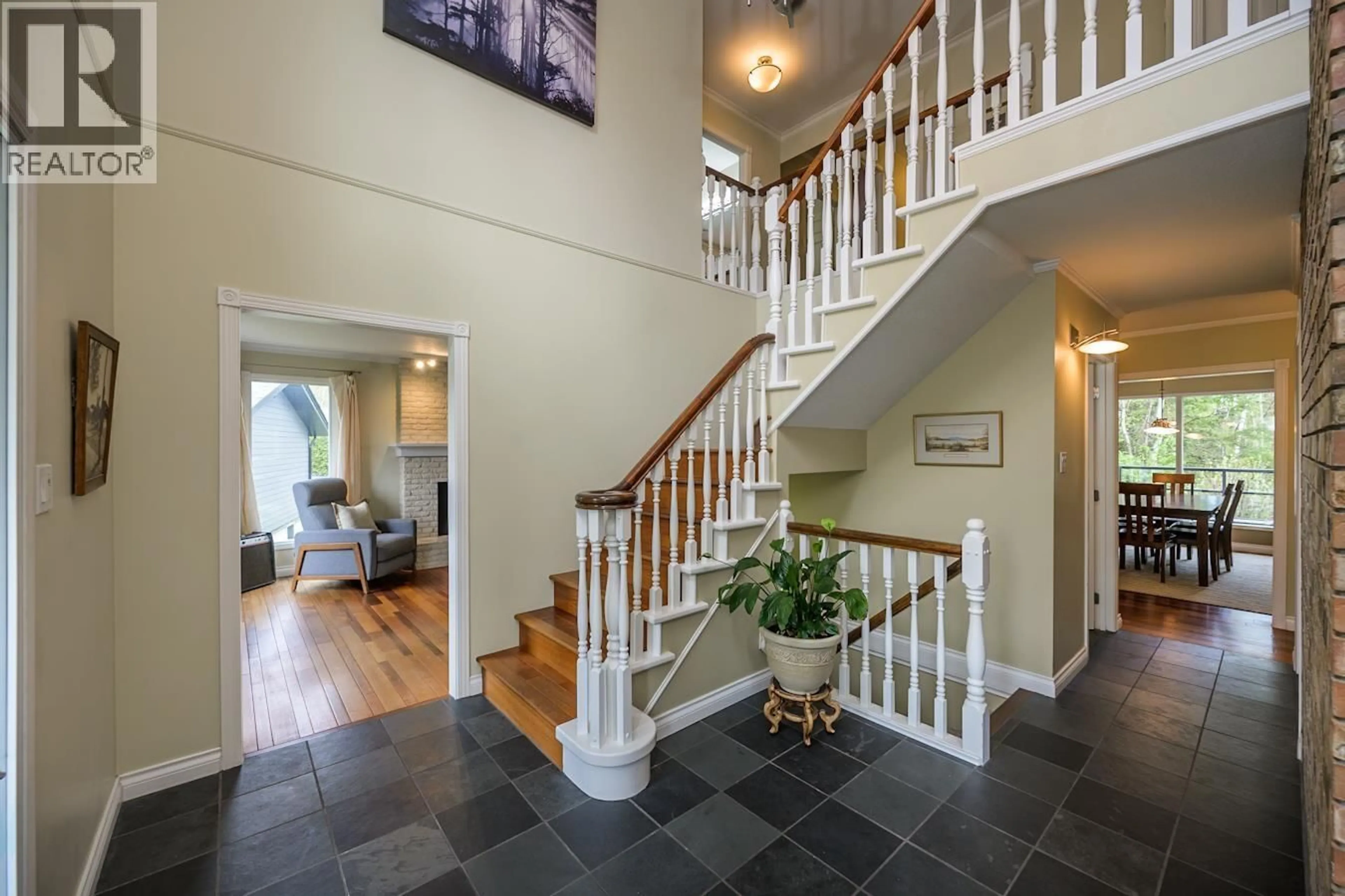 Indoor foyer for 5542 MURRAY PLACE, Prince George British Columbia V2N3P4
