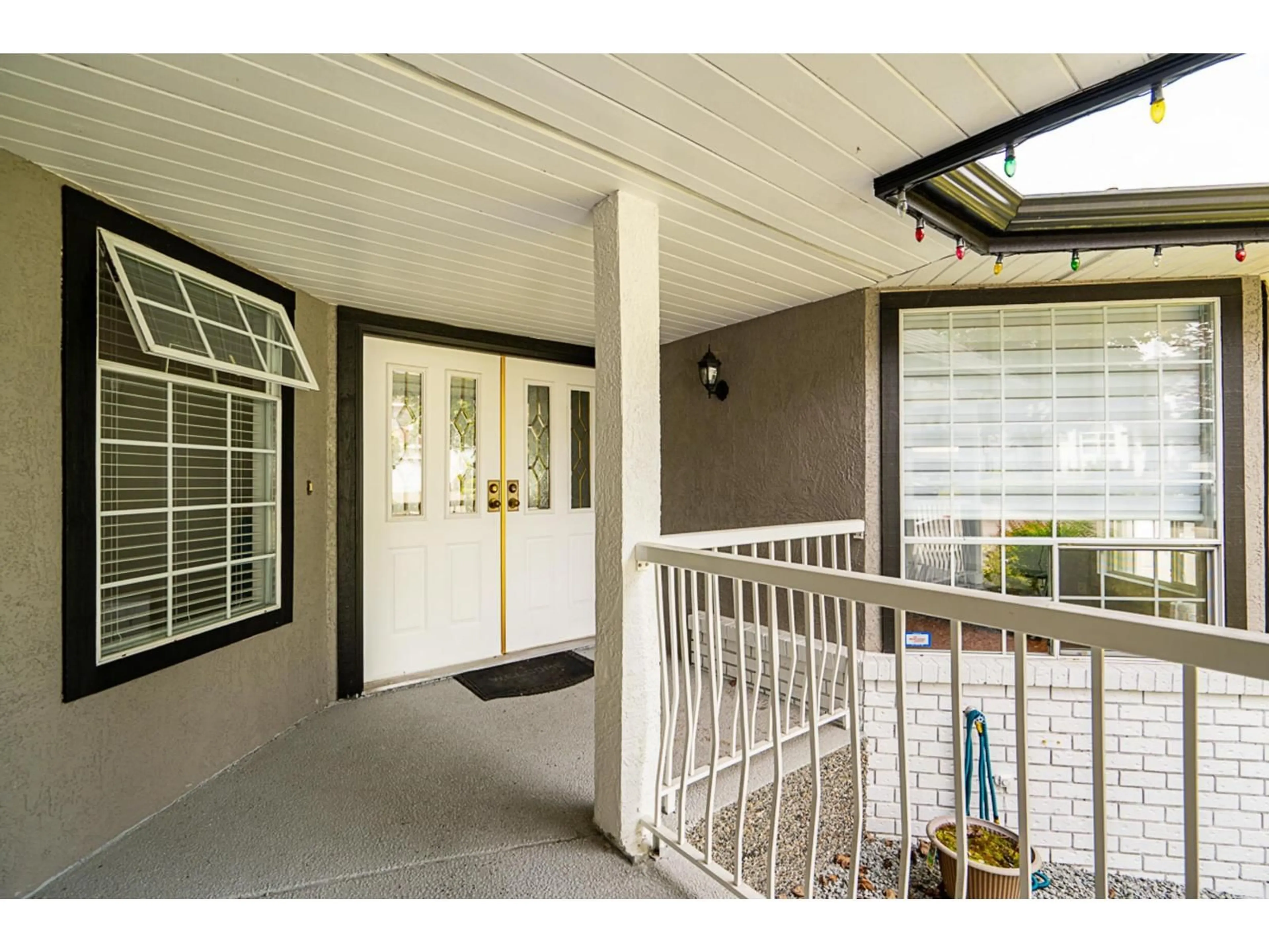 Indoor foyer for 14926 83A, Surrey British Columbia V3S7S2