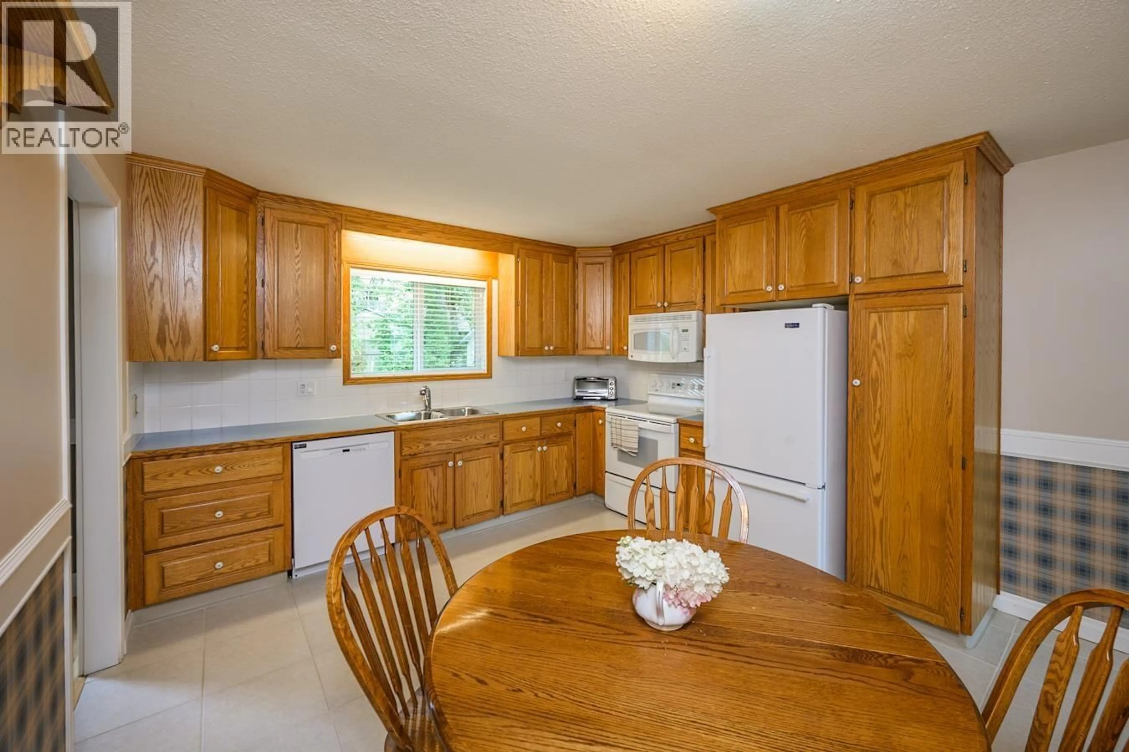 Standard kitchen, unknown for 1269 ELKHORN CRESCENT, Prince George British Columbia V2M6L7