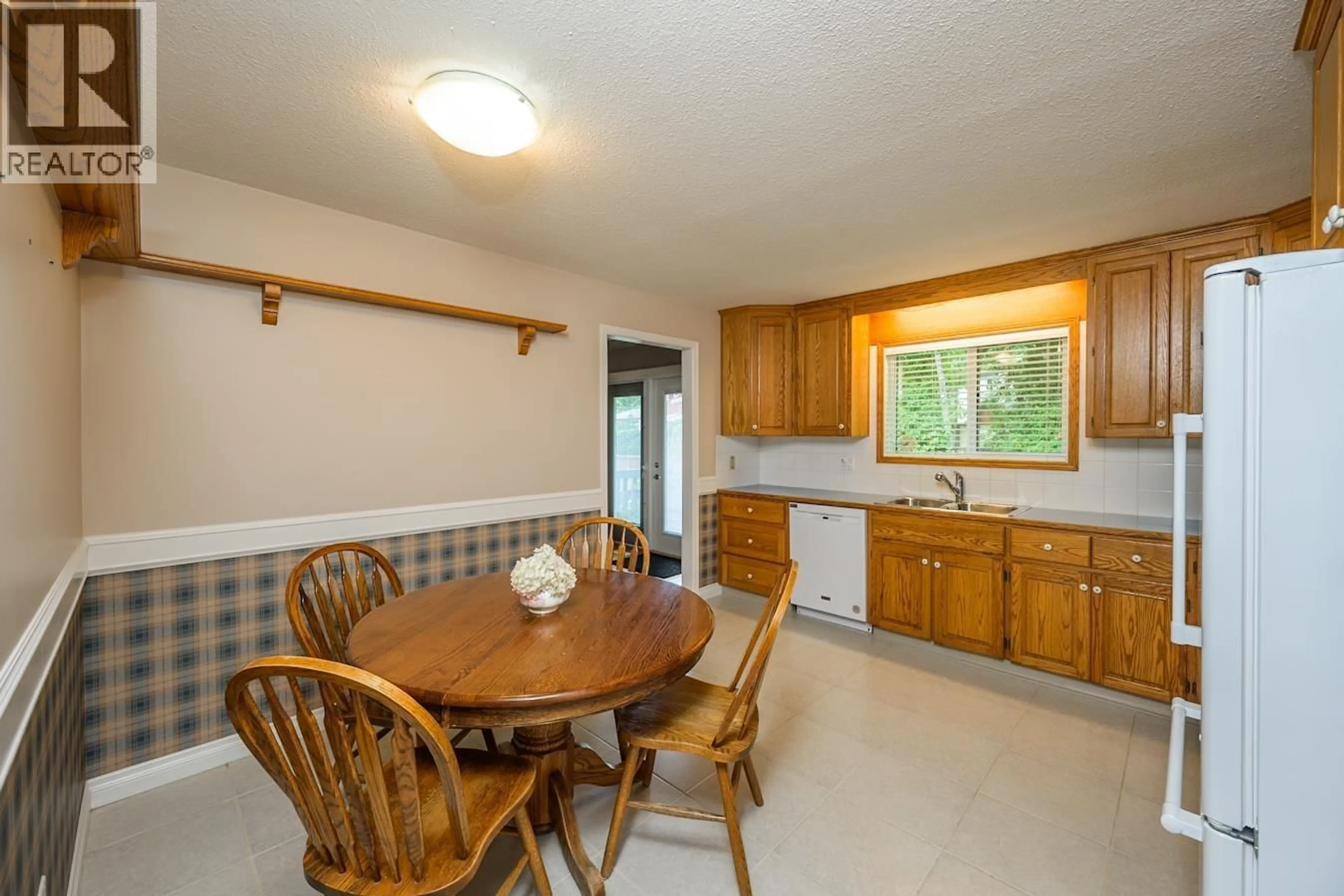 Standard kitchen, ceramic/tile floor for 1269 ELKHORN CRESCENT, Prince George British Columbia V2M6L7