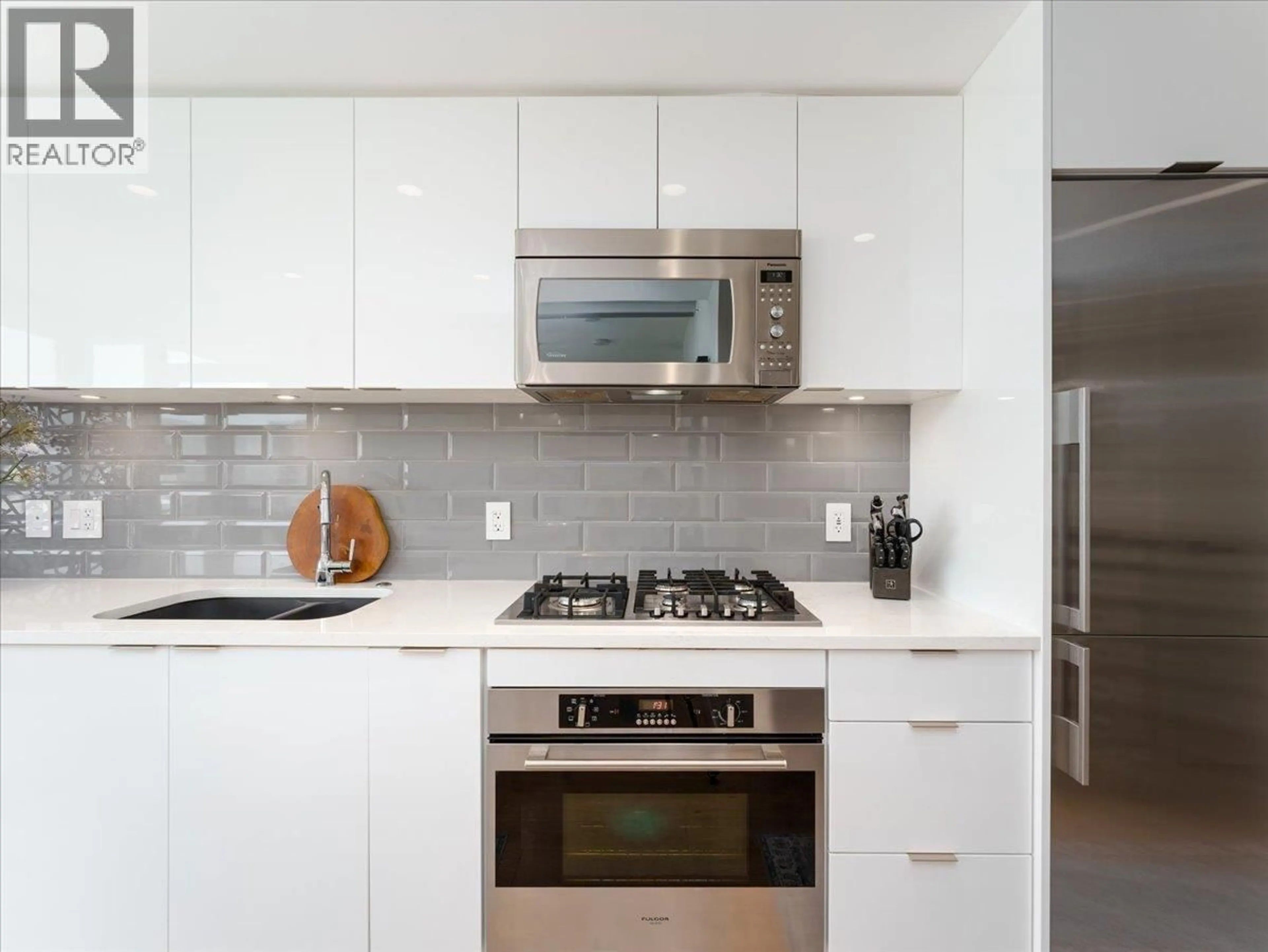 Standard kitchen, unknown for 1208 - 112 13TH STREET, North Vancouver British Columbia V7L0E4