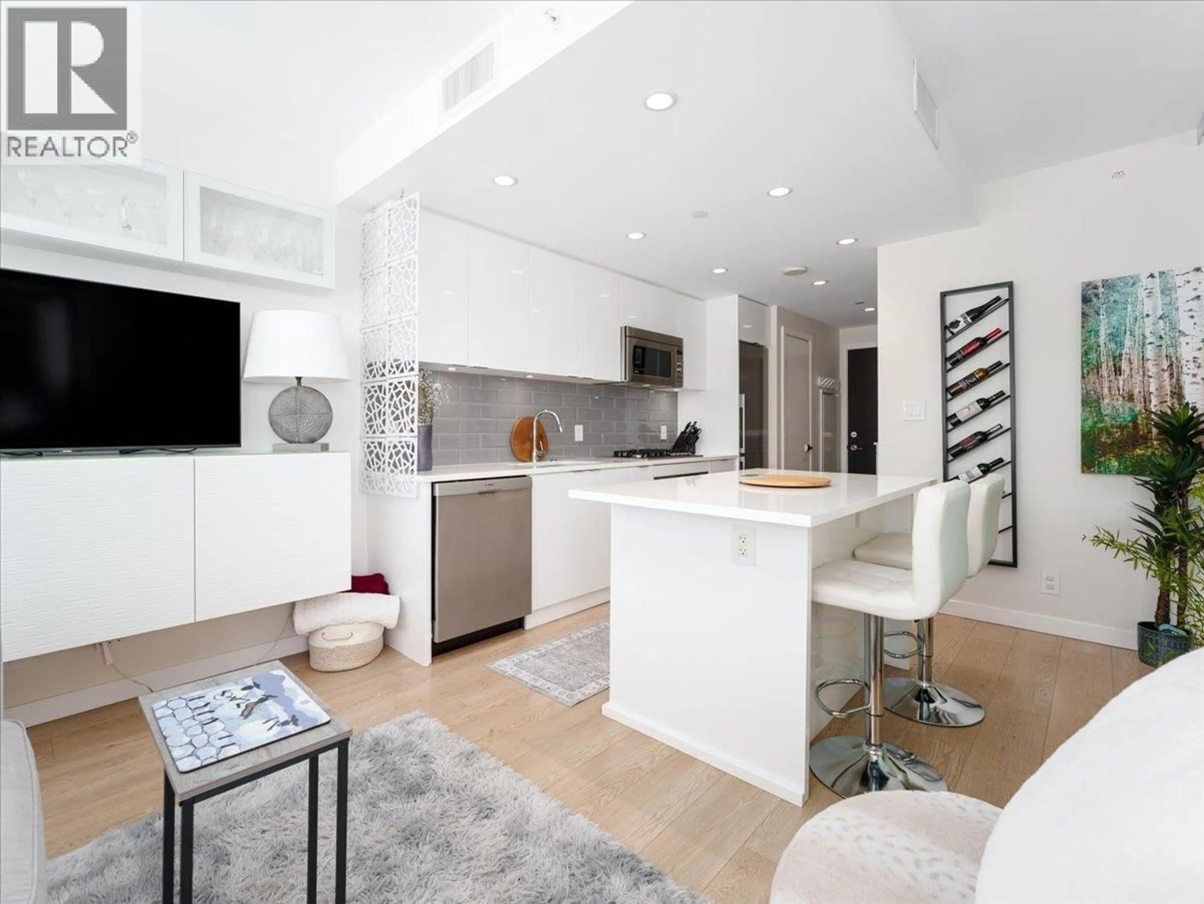 Open concept kitchen, unknown for 1208 - 112 13TH STREET, North Vancouver British Columbia V7L0E4