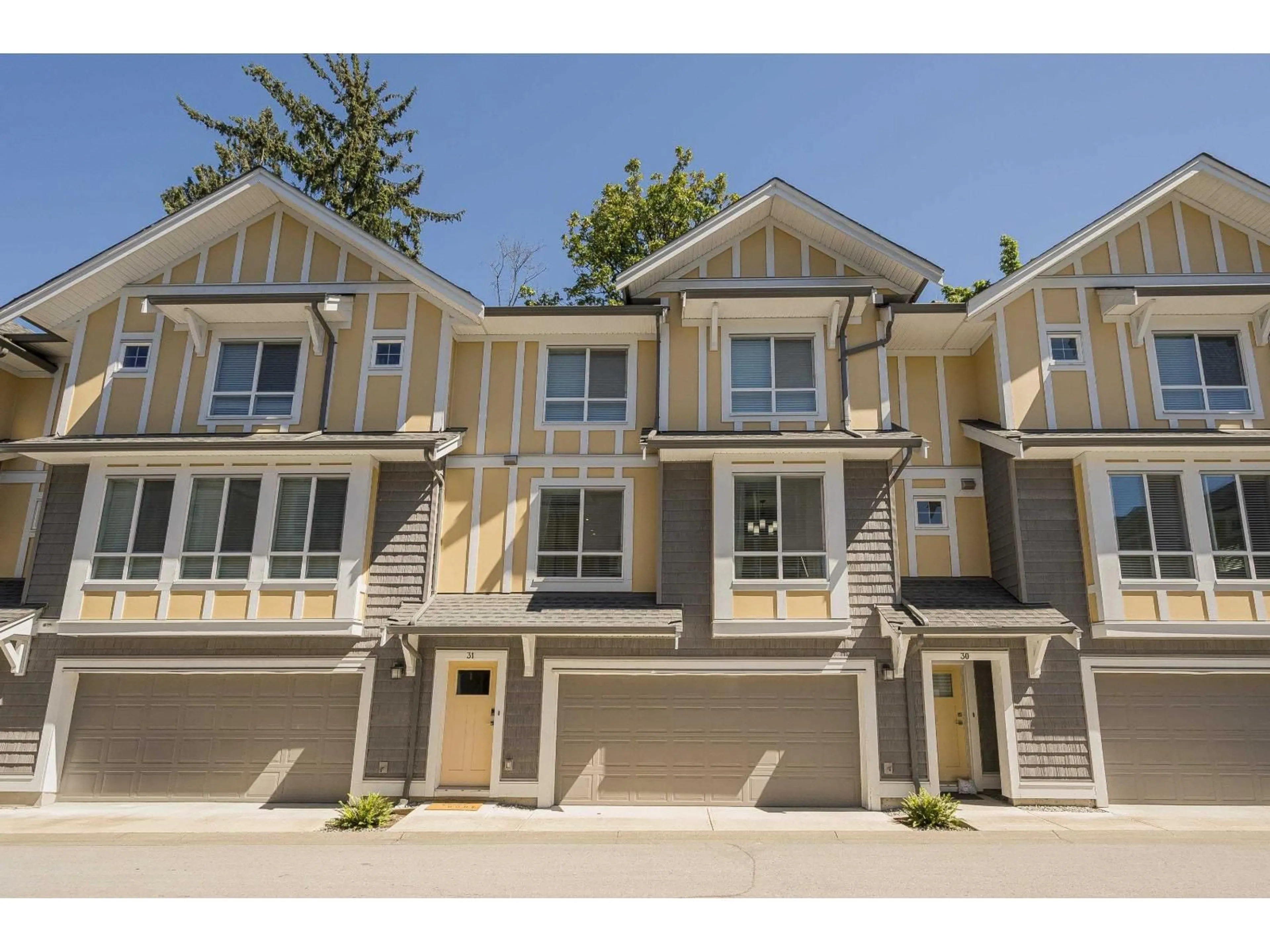 Home with vinyl exterior material, street for 31 - 9688 162A, Surrey British Columbia V4N6V3
