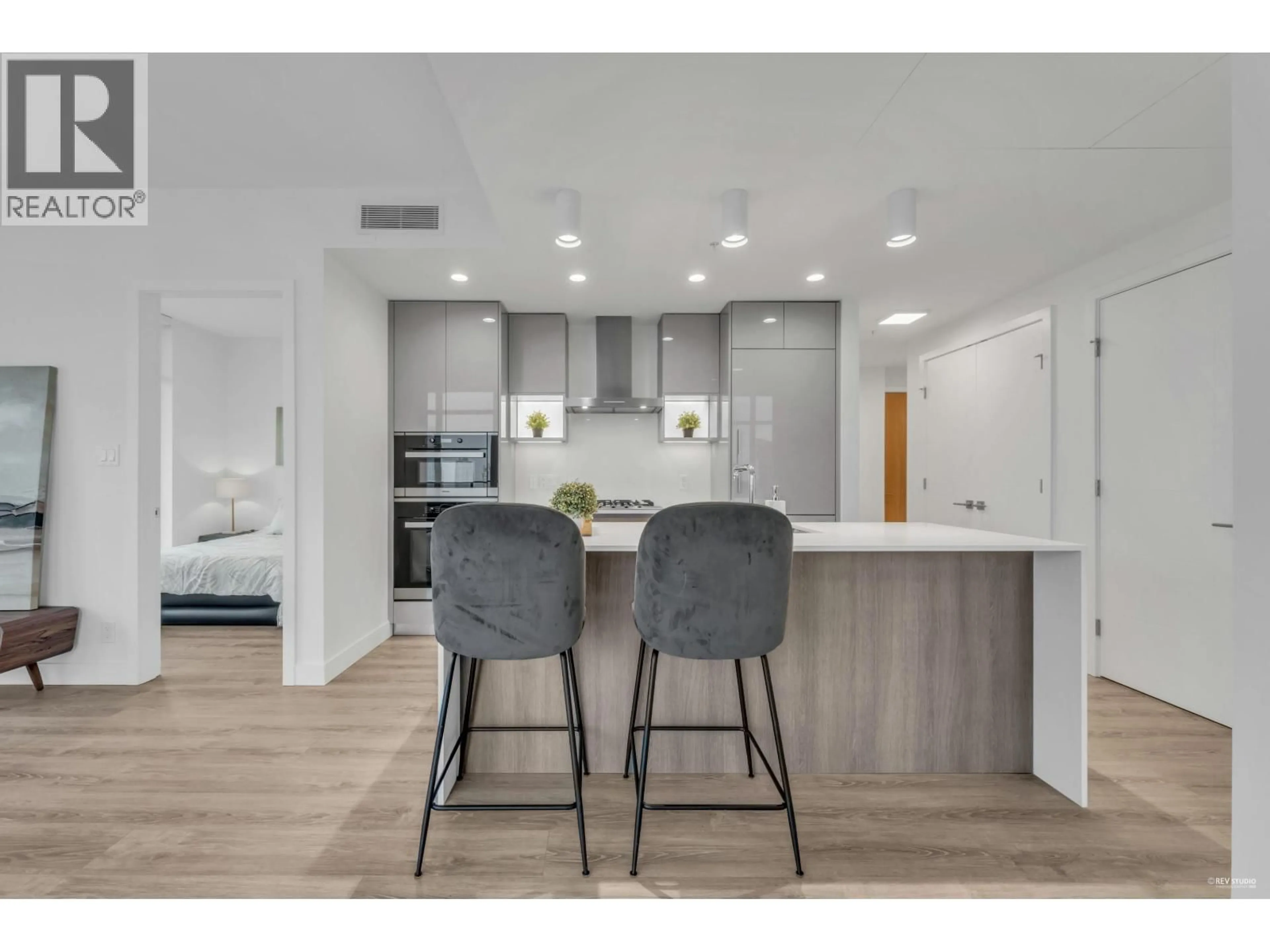Open concept kitchen, wood/laminate floor for 2008 - 6511 SUSSEX AVENUE, Burnaby British Columbia V5H0K5