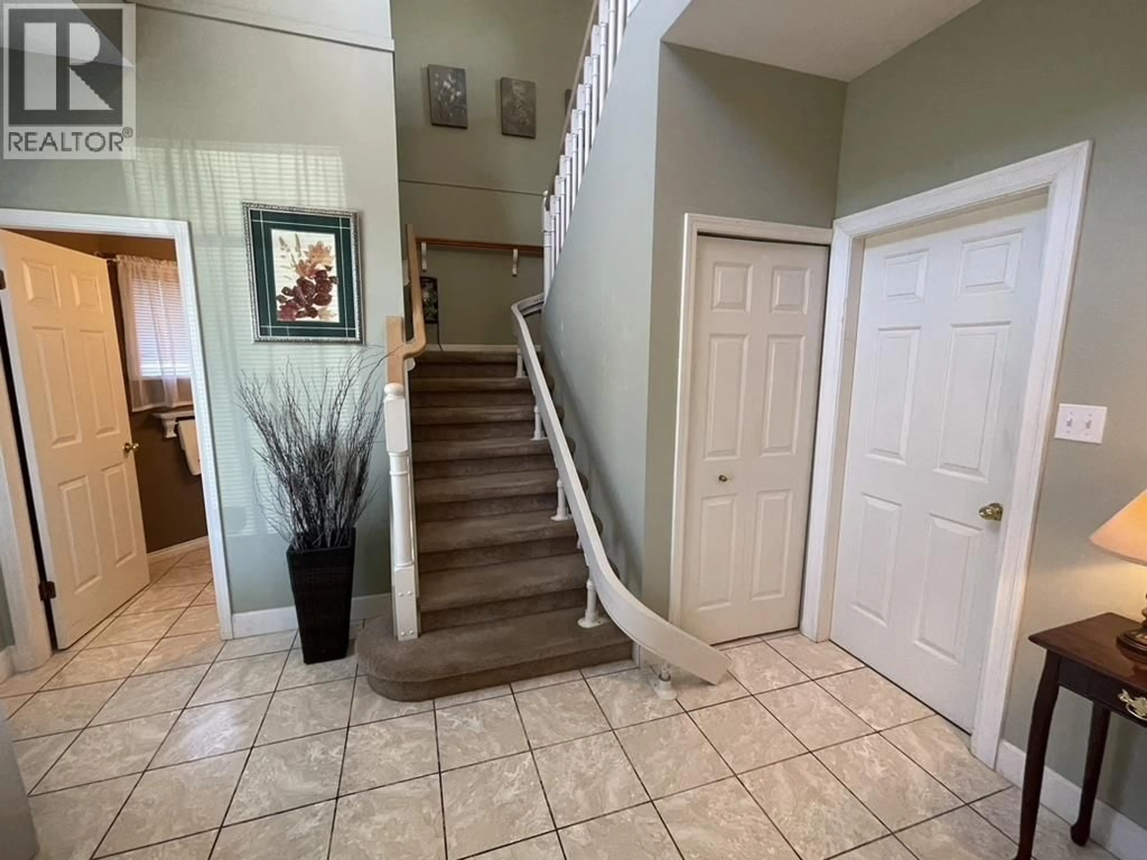 Indoor foyer for 8 - 6031 FRANCIS ROAD, Richmond British Columbia V7C1K4