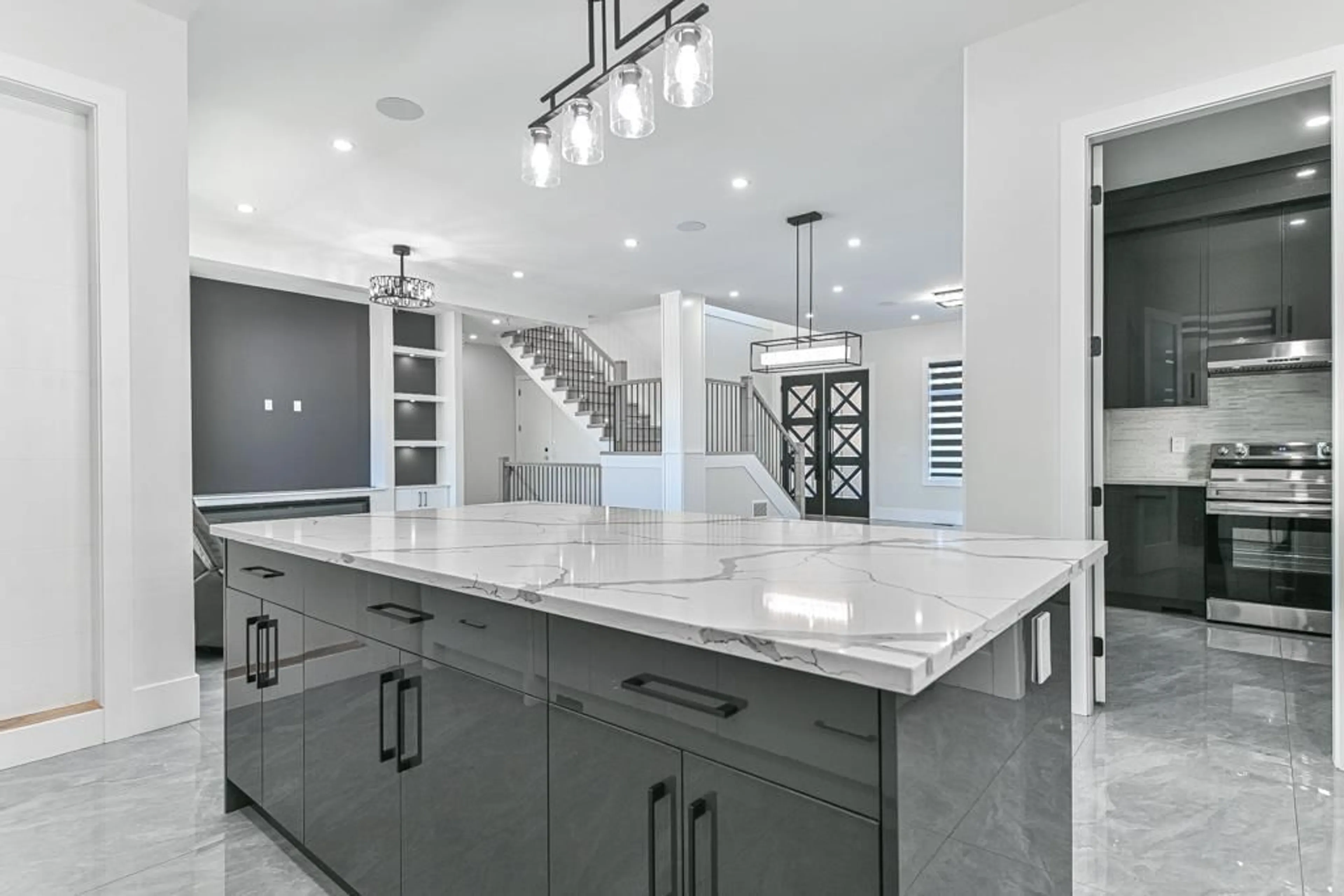 Contemporary kitchen, ceramic/tile floor for 2534 TERMINAL, Abbotsford British Columbia V4X1L9