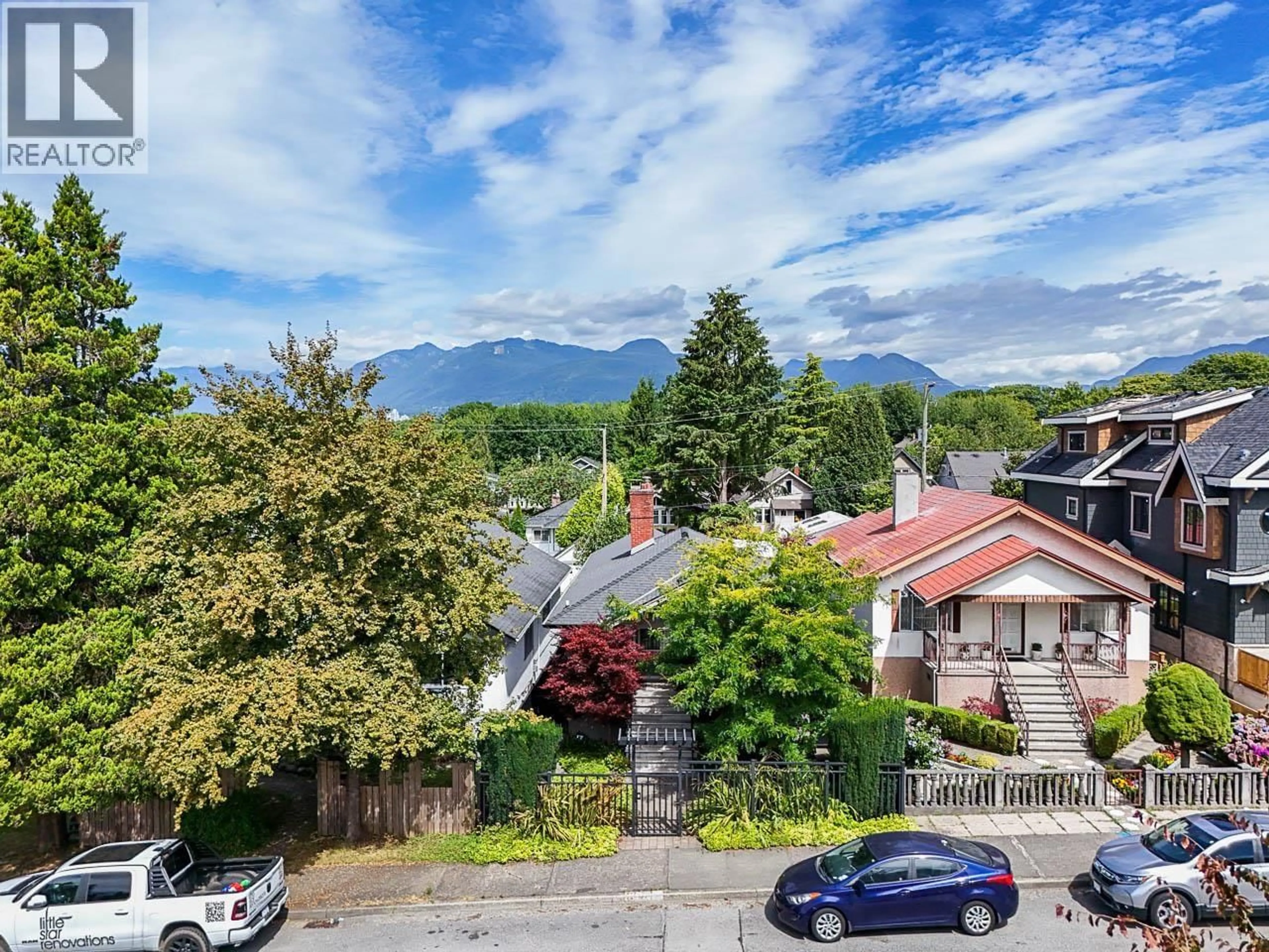 A pic from outside/outdoor area/front of a property/back of a property/a pic from drone, mountain view for 2554 DUNDAS STREET, Vancouver British Columbia V5K1P8