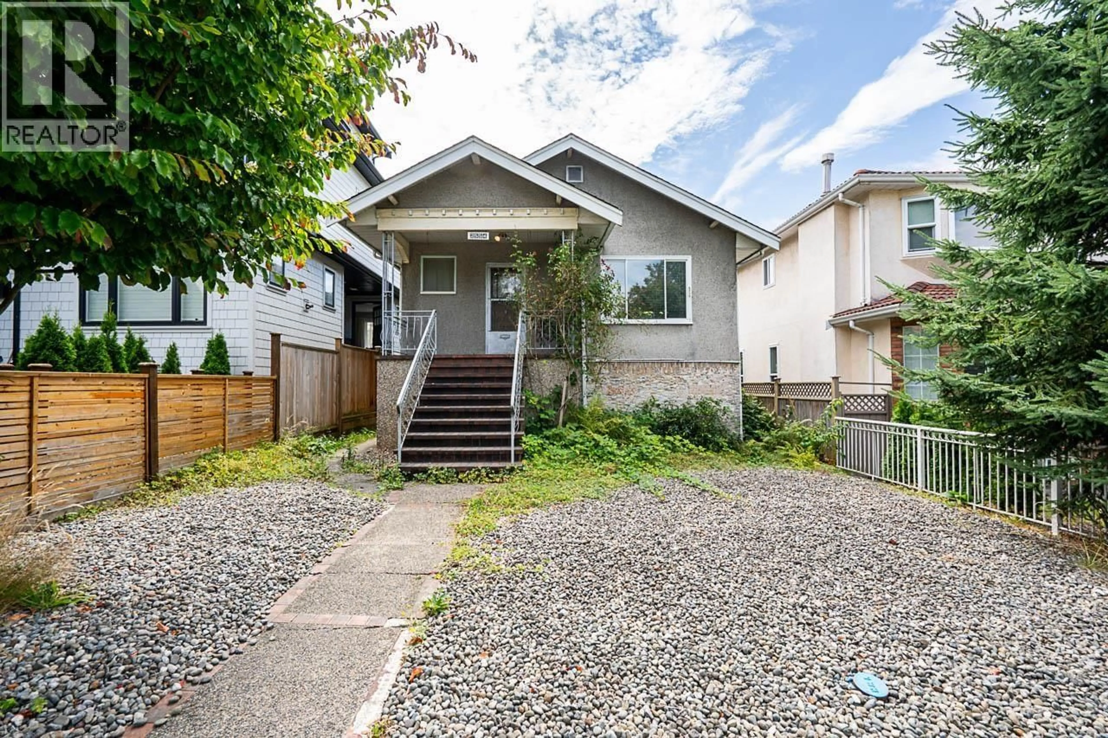 Unknown for 2554 DUNDAS STREET, Vancouver British Columbia V5K1P8