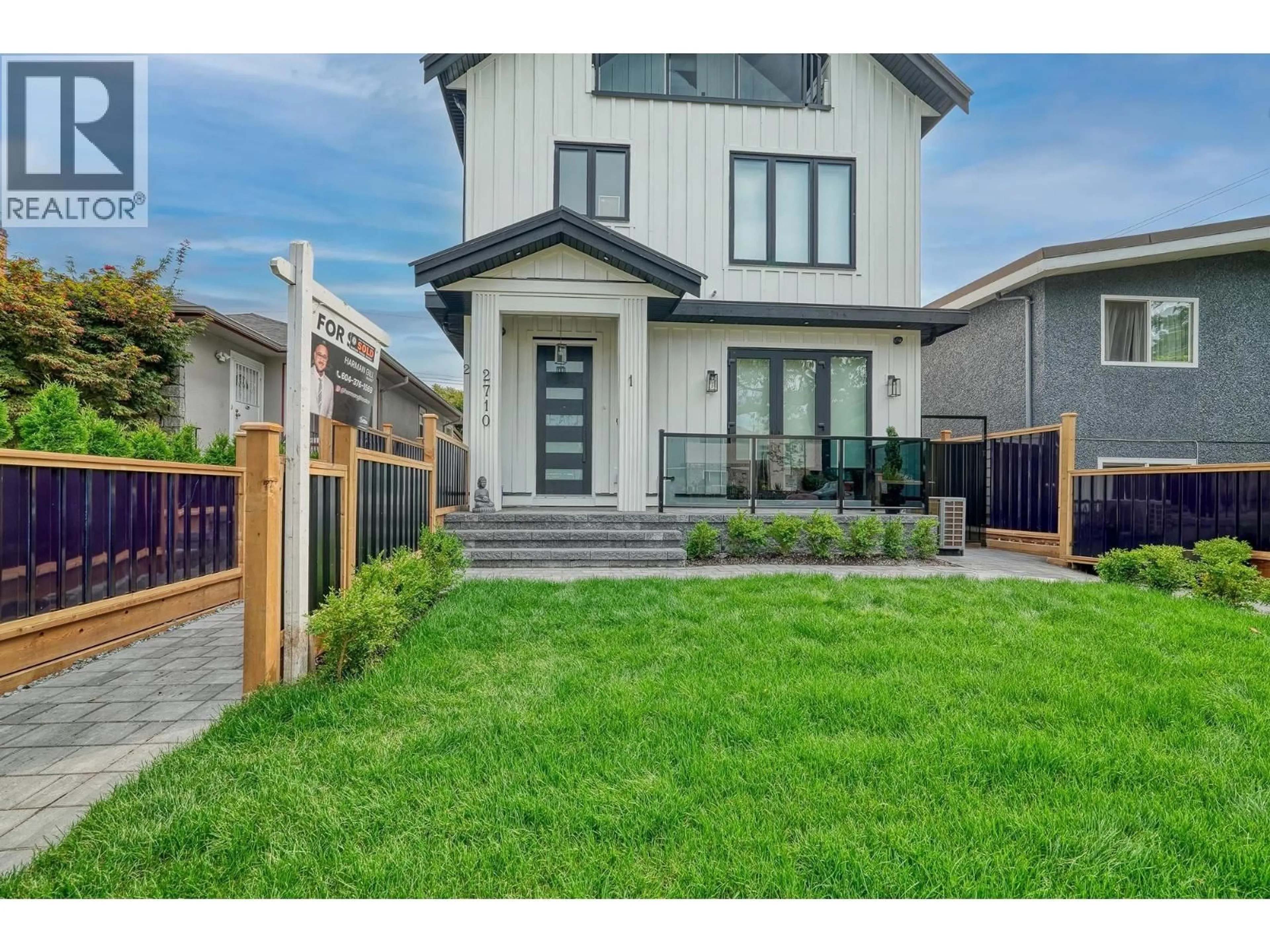 Home with vinyl exterior material, street for 2 - 2710 WILLIAM STREET, Vancouver British Columbia V5K2Y8