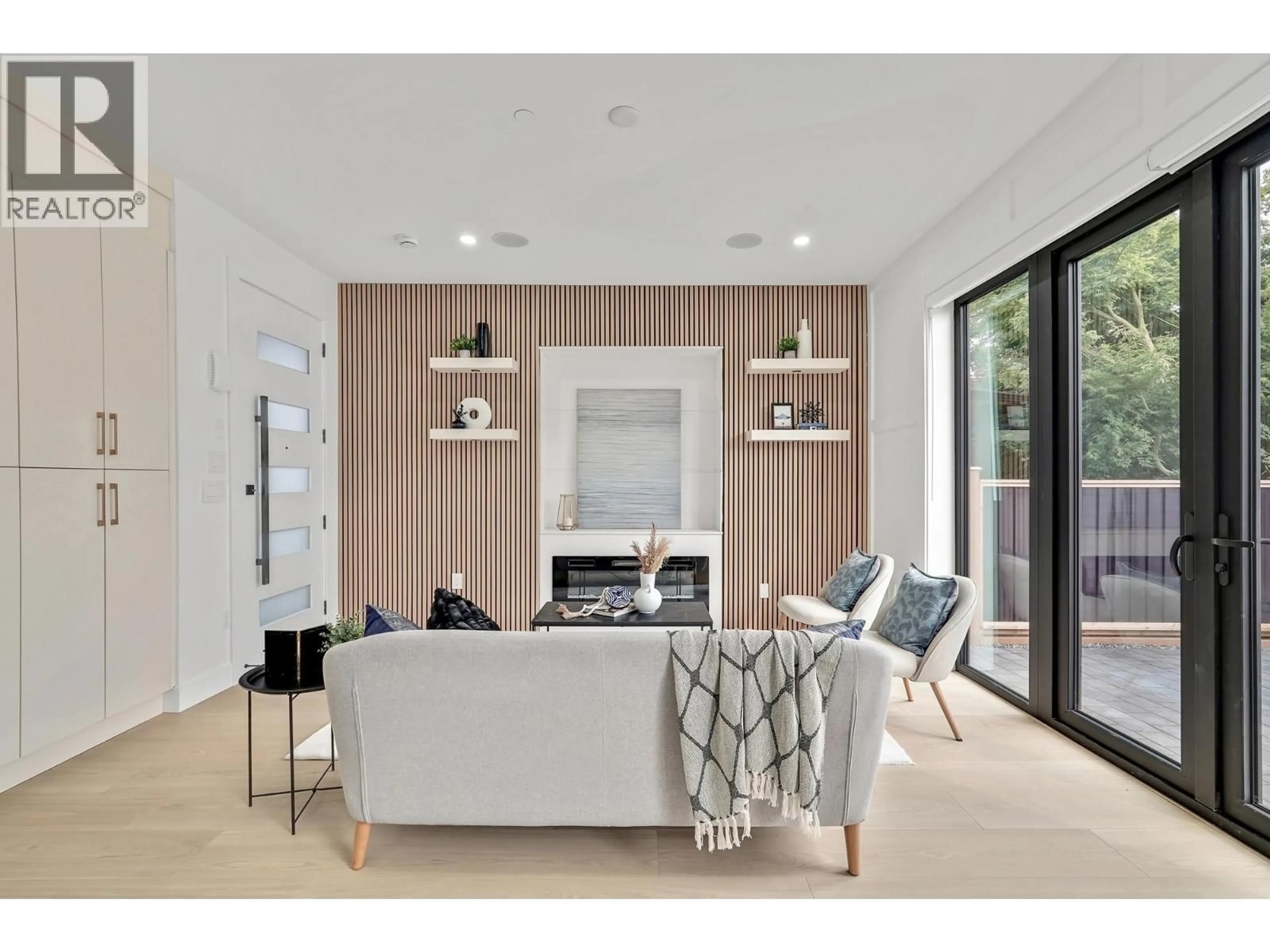Living room with furniture, wood/laminate floor for 2 - 2710 WILLIAM STREET, Vancouver British Columbia V5K2Y8