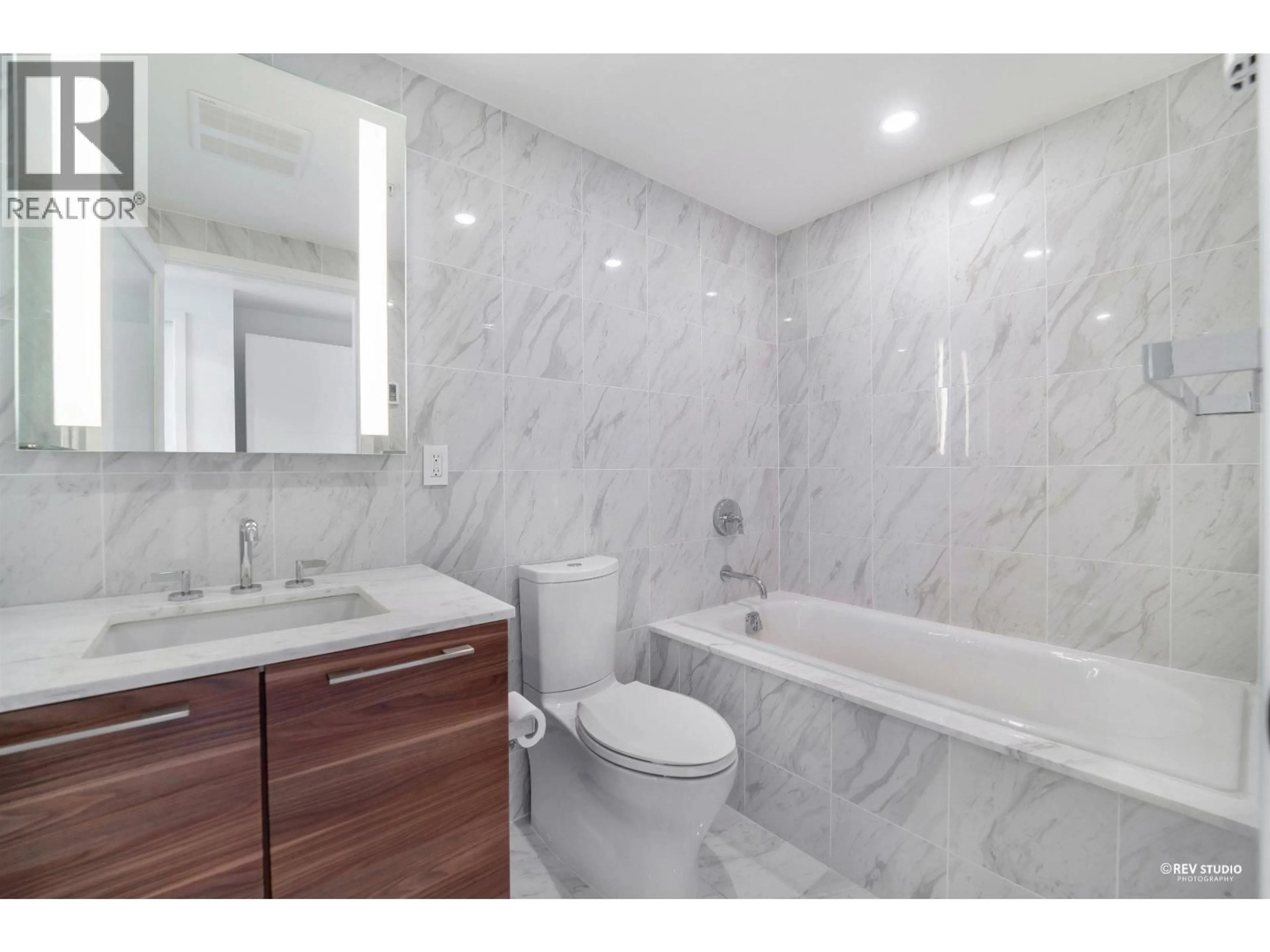 Standard bathroom, ceramic/tile floor for 1108 - 8555 GRANVILLE STREET, Vancouver British Columbia V6P0C3