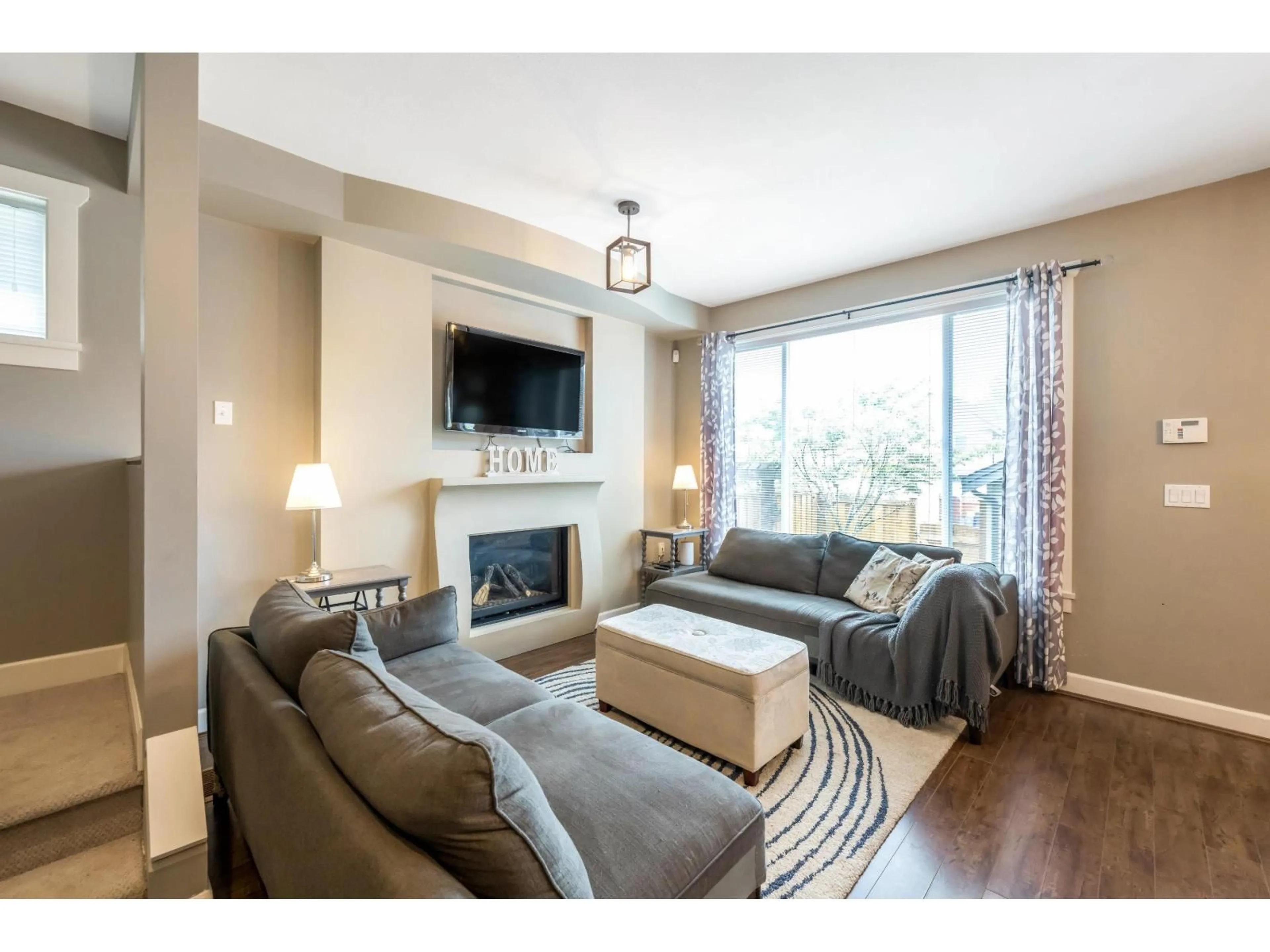 Living room with furniture, wood/laminate floor for 21113 79A, Langley British Columbia V2Y0H3
