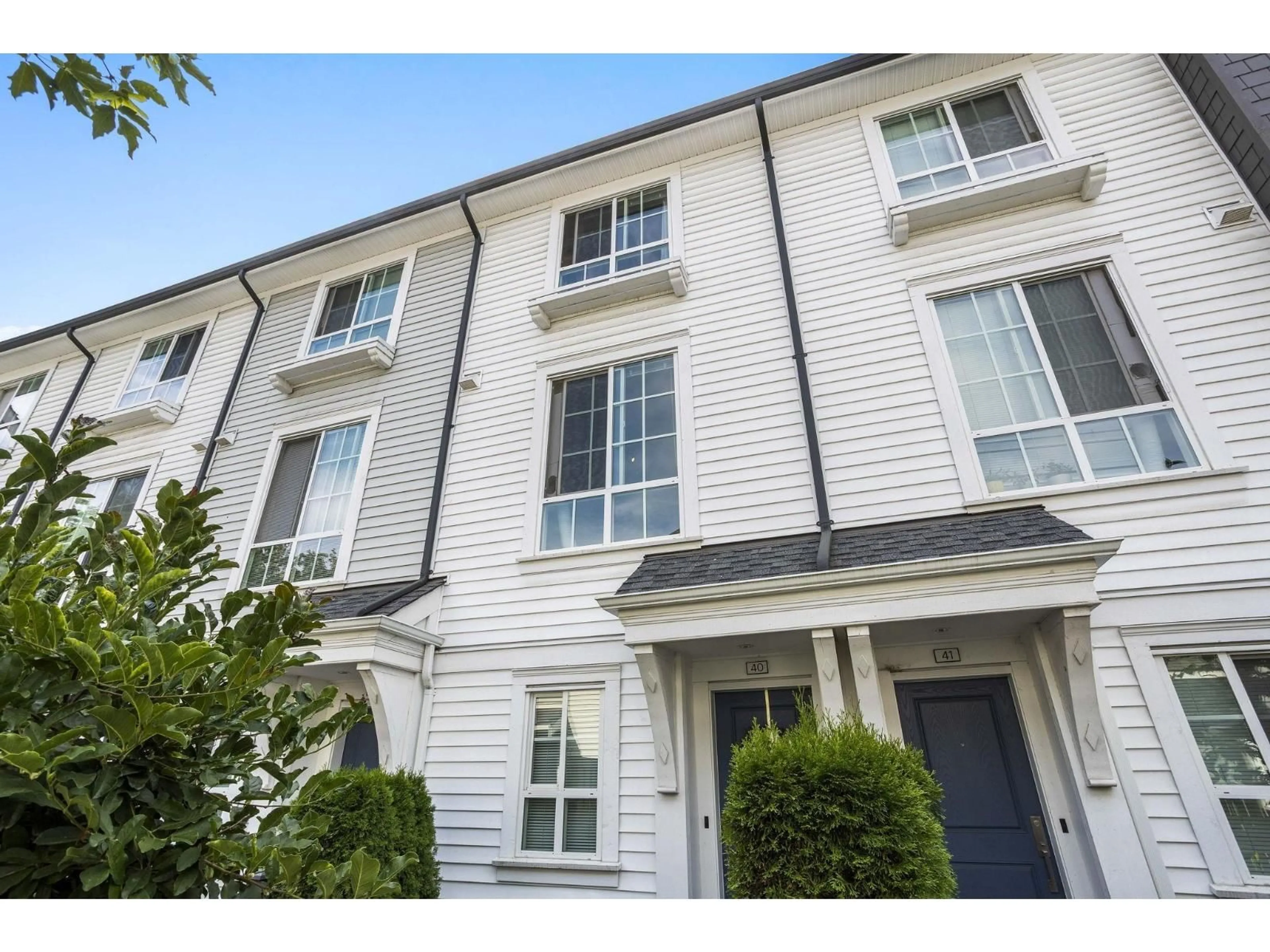 A pic from outside/outdoor area/front of a property/back of a property/a pic from drone, street for 40 - 2838 LIVINGSTONE, Abbotsford British Columbia V2T0J1