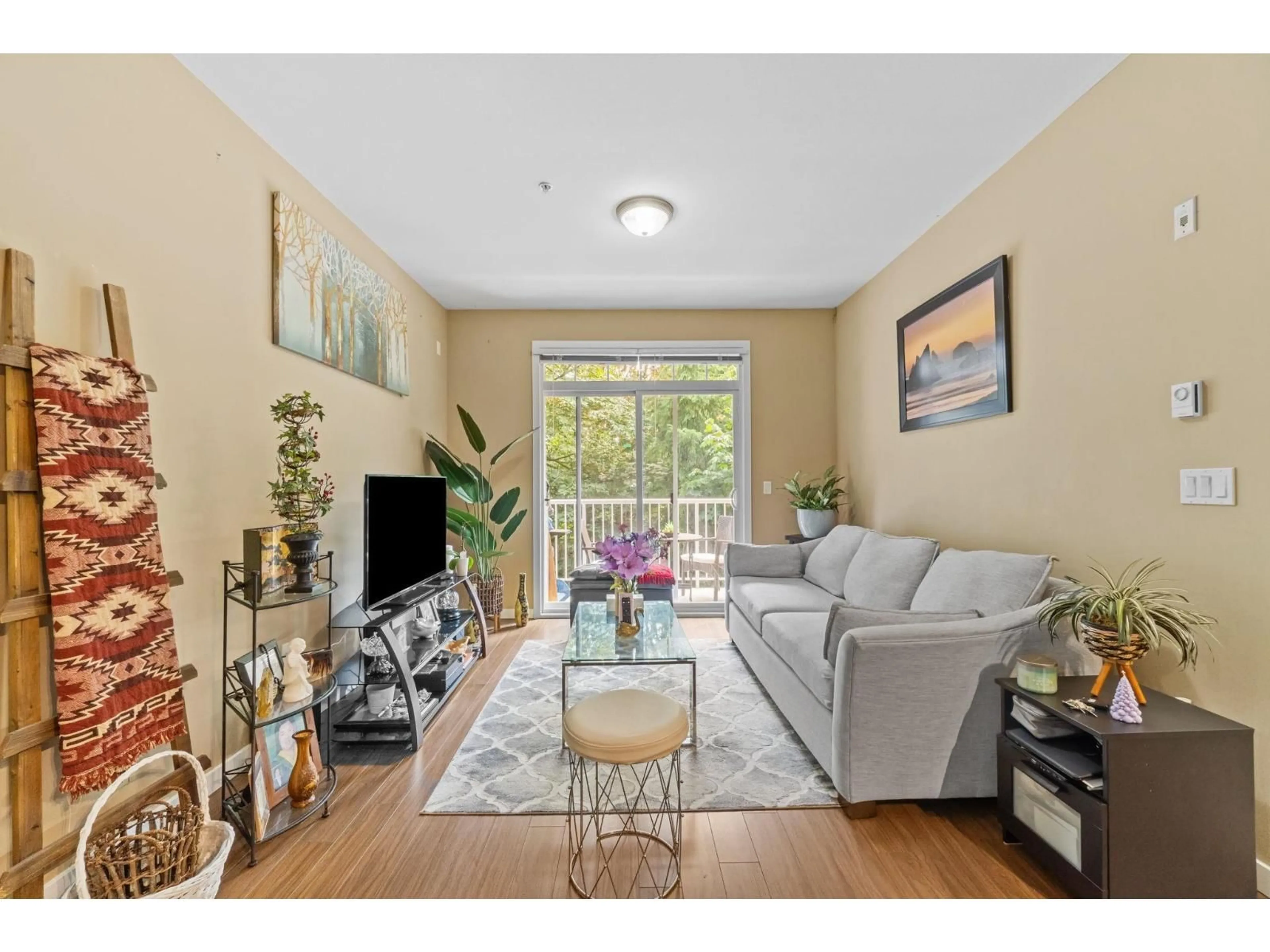 Living room with furniture, unknown for 308 - 13277 108TH, Surrey British Columbia V3T0A9