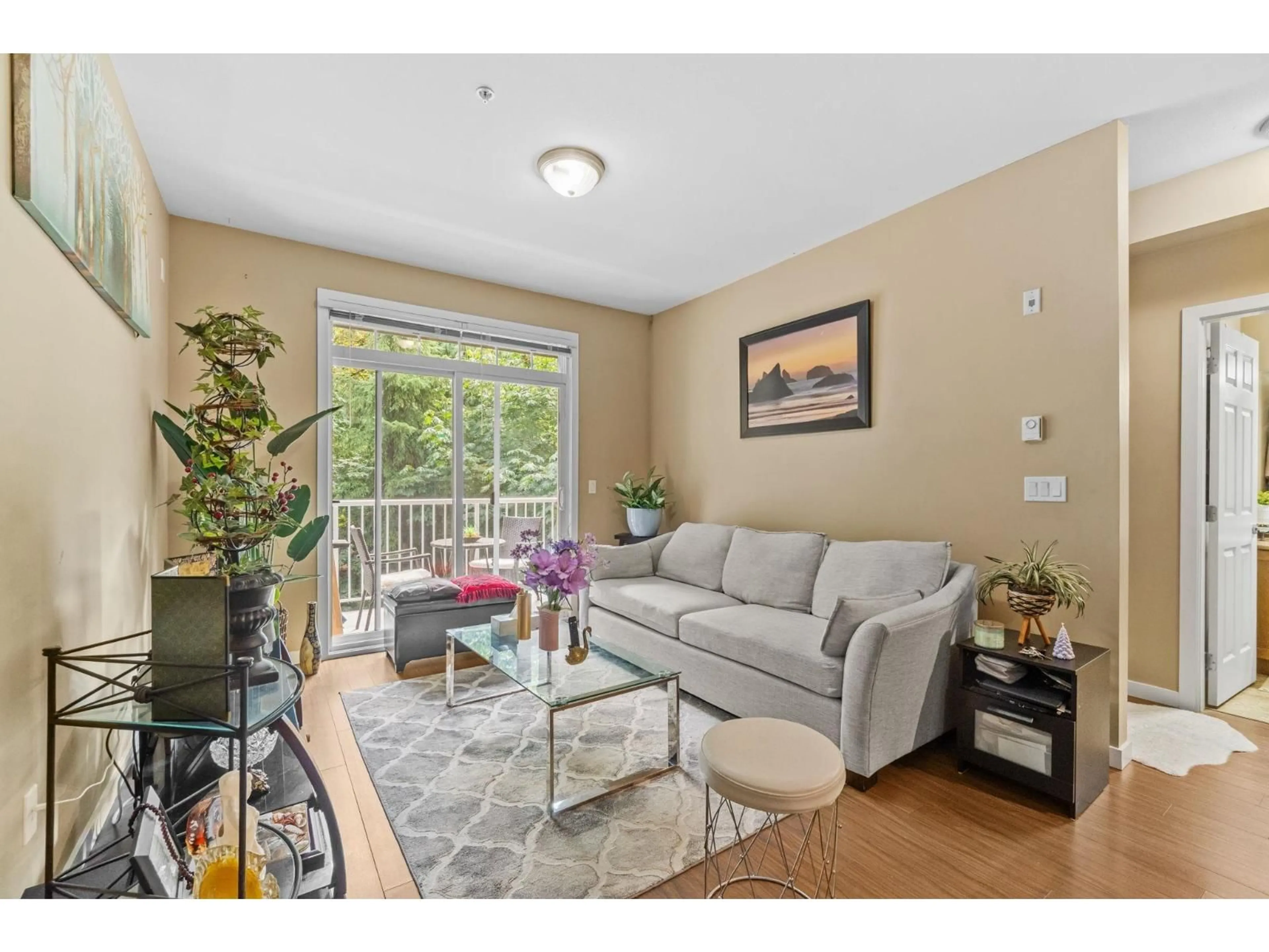 Living room with furniture, unknown for 308 - 13277 108TH, Surrey British Columbia V3T0A9