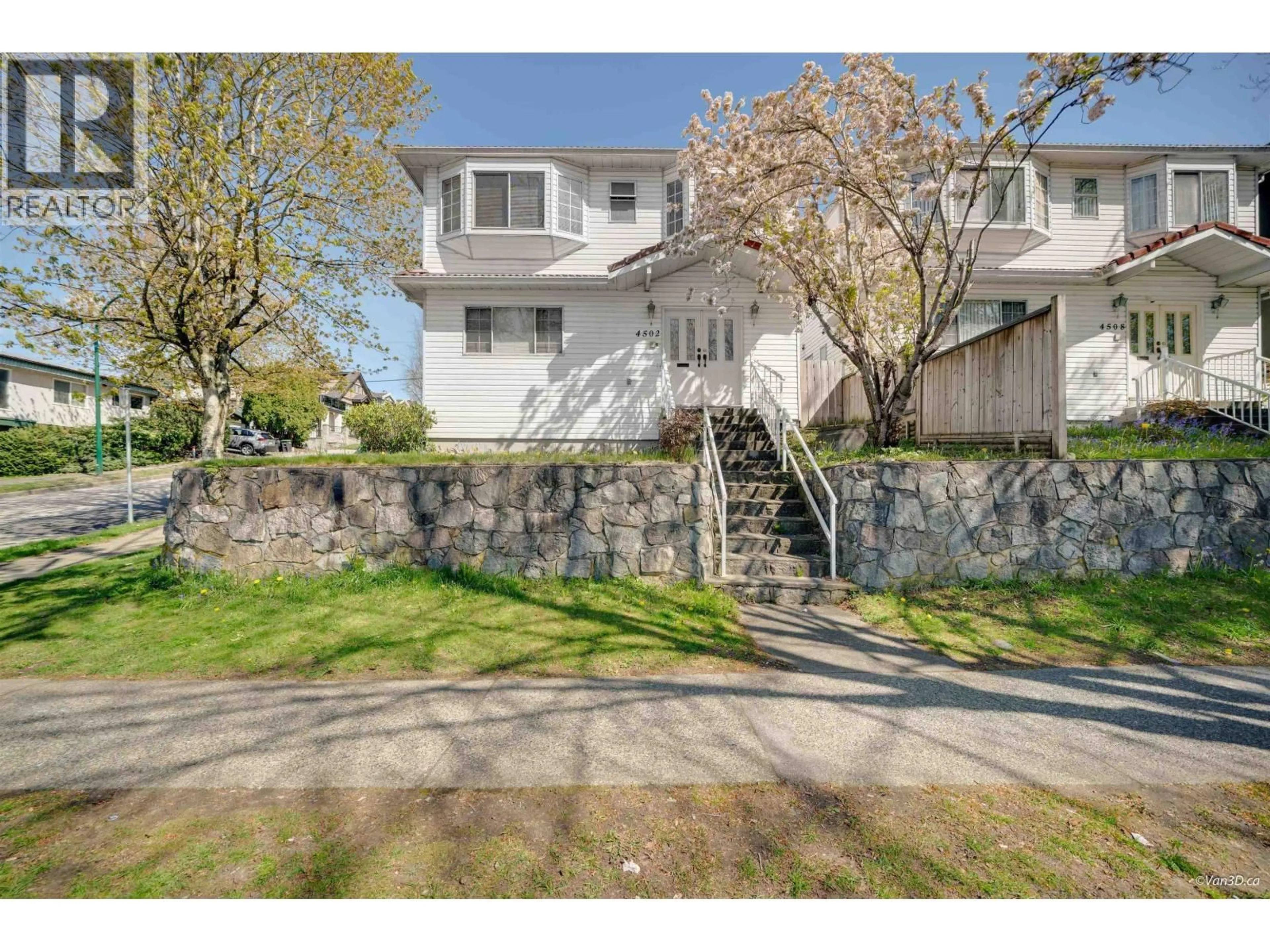 A pic from outside/outdoor area/front of a property/back of a property/a pic from drone, street for 4502 NANAIMO STREET, Vancouver British Columbia V5N5J4