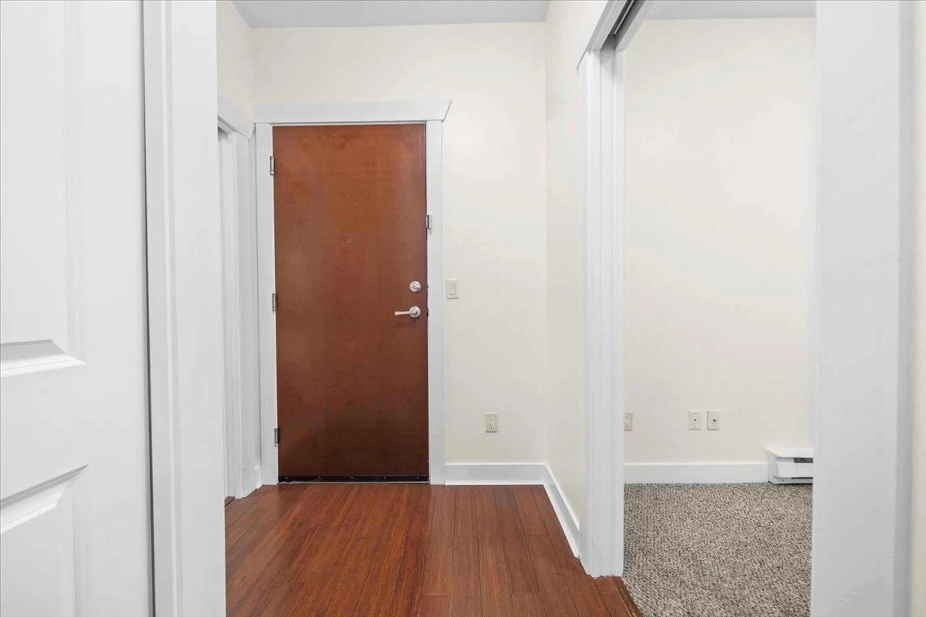 Indoor entryway for 305 - 14333 104, Surrey British Columbia V3T0E1