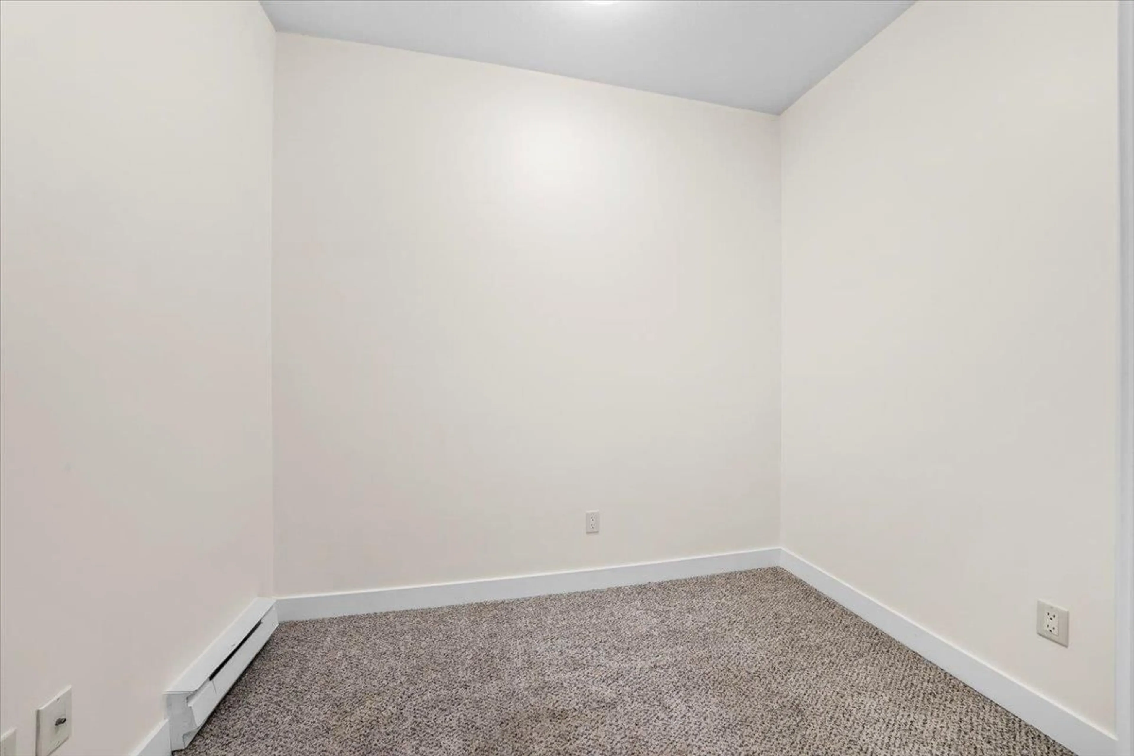 A pic of a room for 305 - 14333 104, Surrey British Columbia V3T0E1