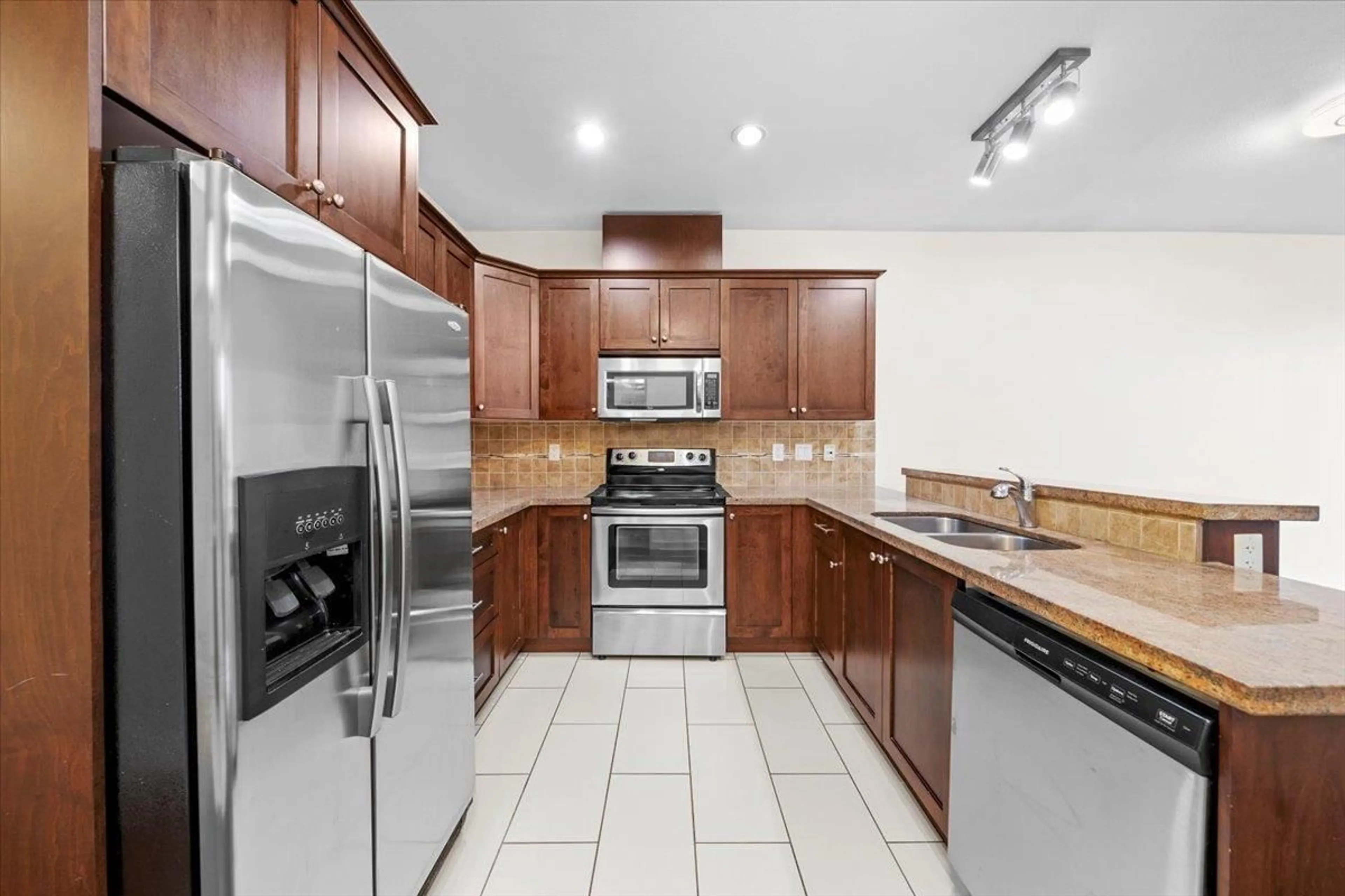 Standard kitchen, ceramic/tile floor for 305 - 14333 104, Surrey British Columbia V3T0E1