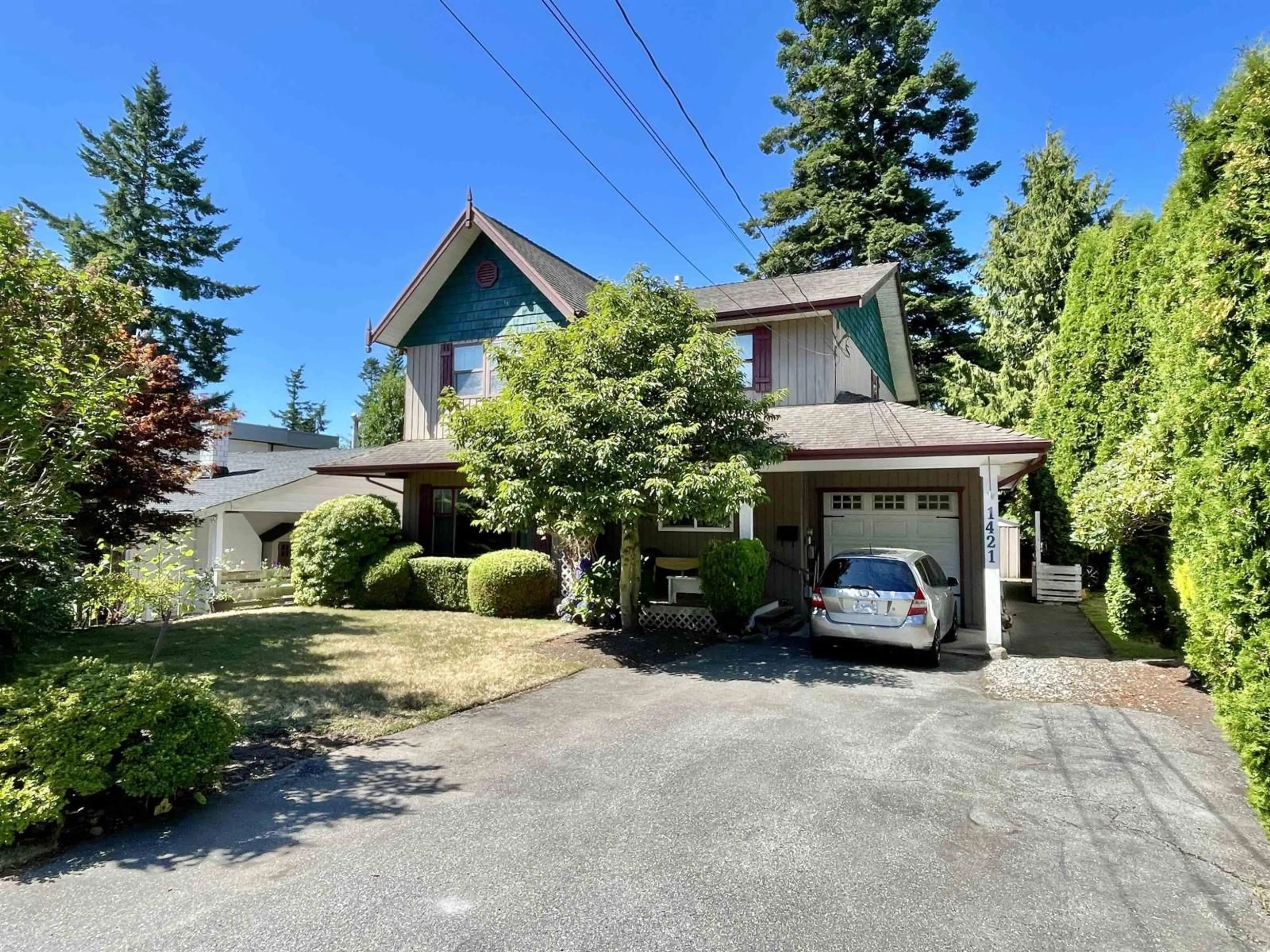 A pic from outside/outdoor area/front of a property/back of a property/a pic from drone, street for 1421 129A, Surrey British Columbia V4A3Y8