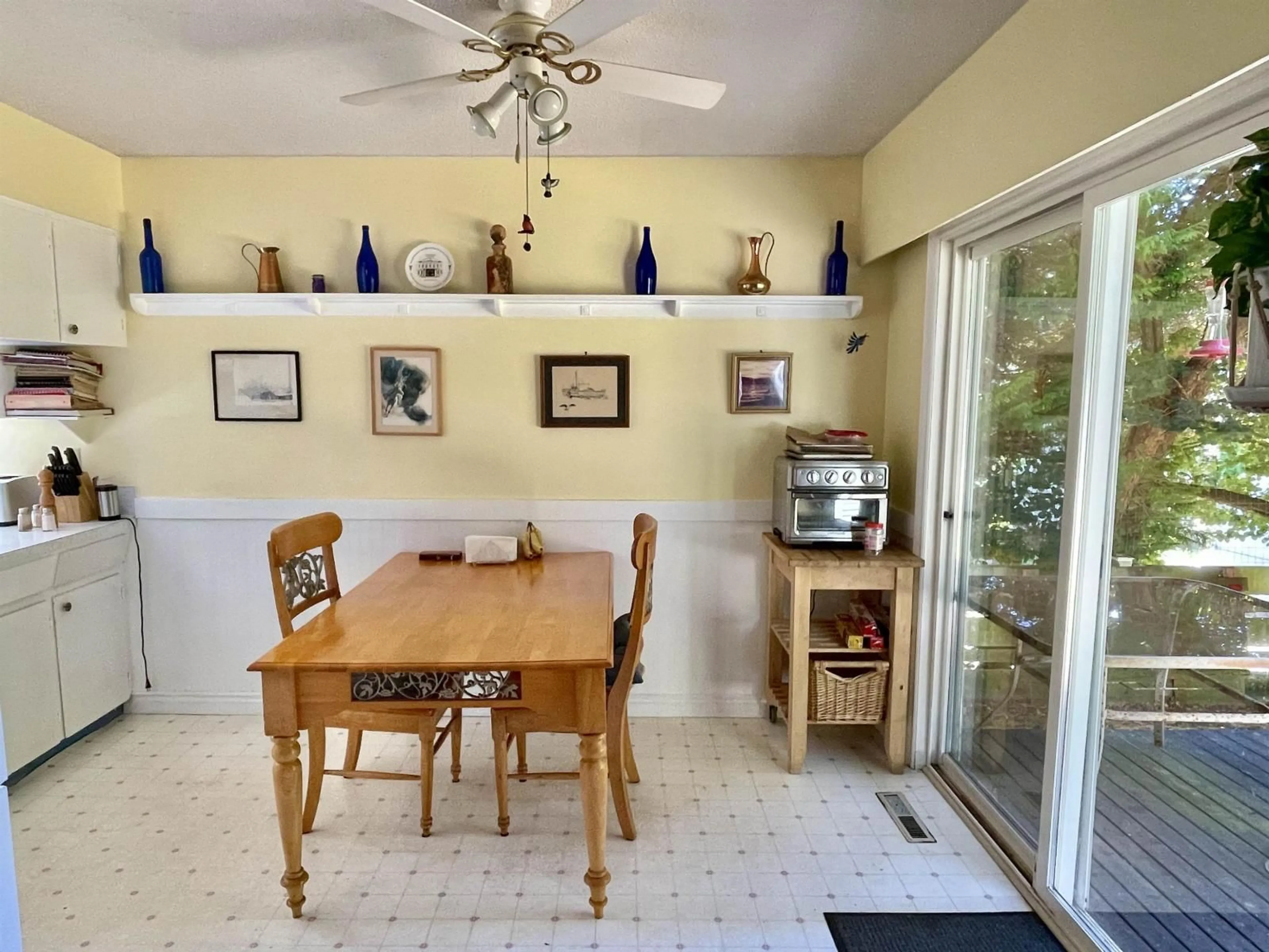 Dining room, ceramic/tile floor for 1421 129A, Surrey British Columbia V4A3Y8