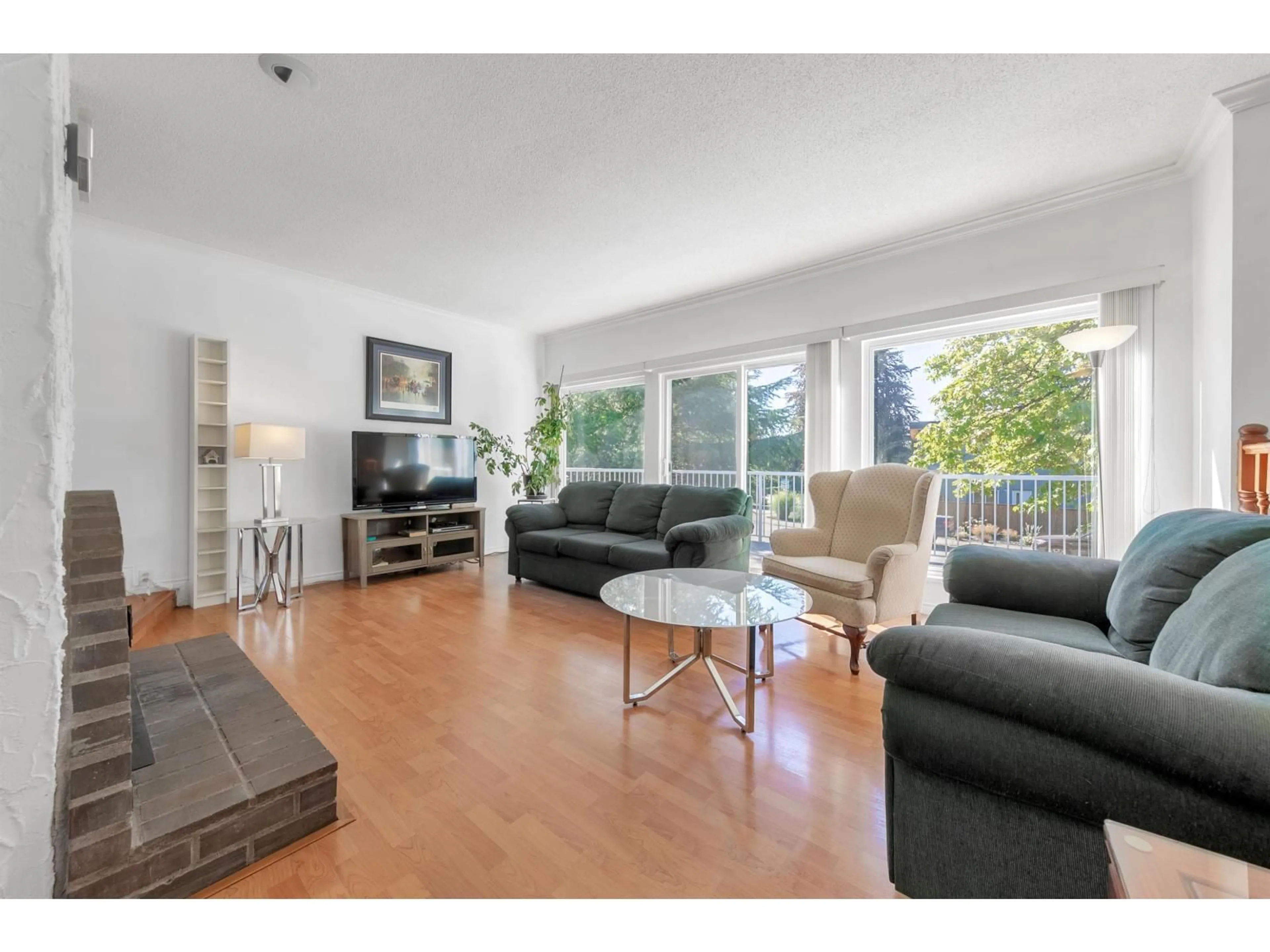Living room with furniture, wood/laminate floor for 8162 WILTSHIRE, Delta British Columbia V4C6Z9
