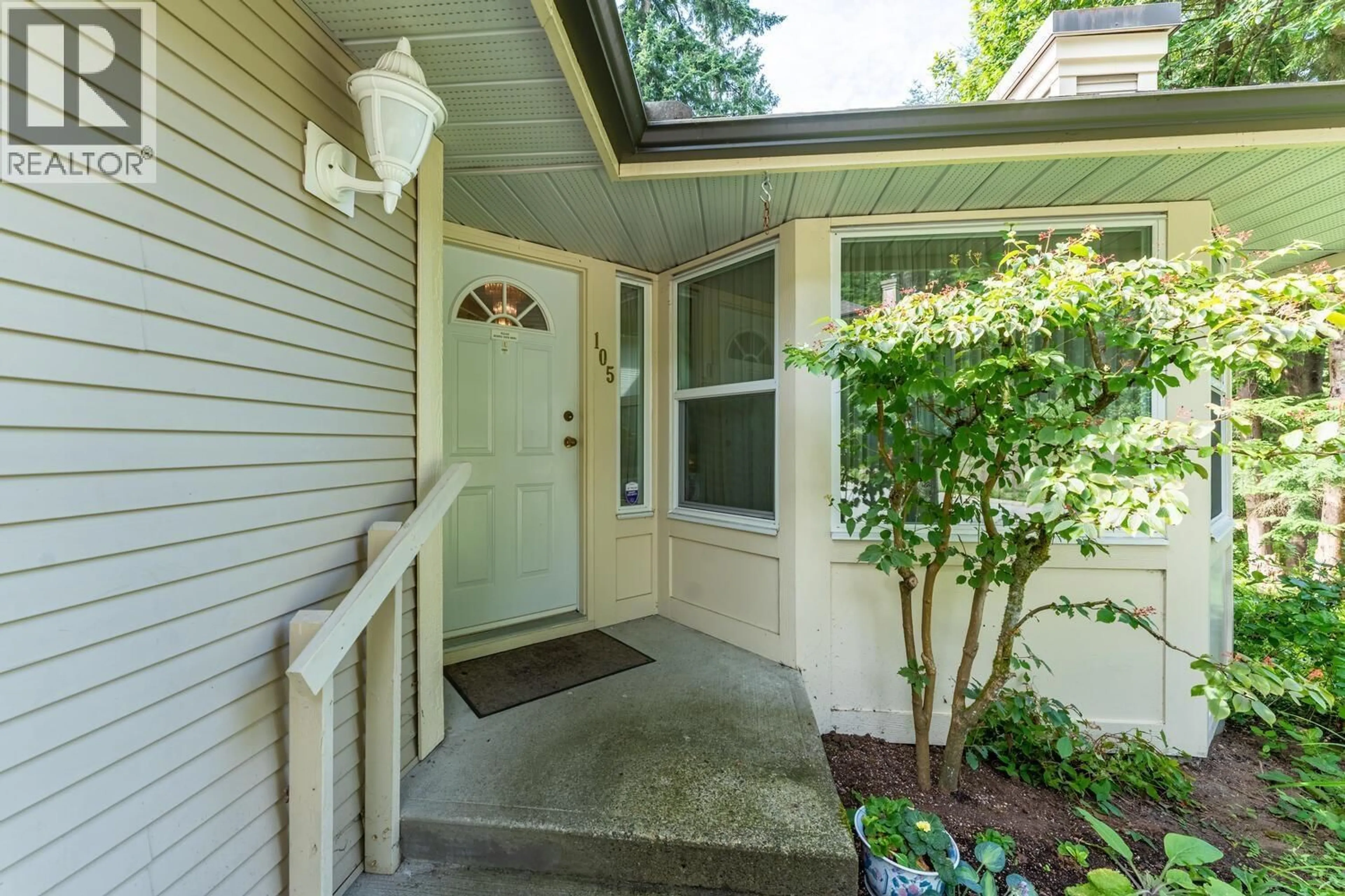 Indoor entryway for 105 - 101 PARKSIDE DRIVE, Port Moody British Columbia V3H4W6