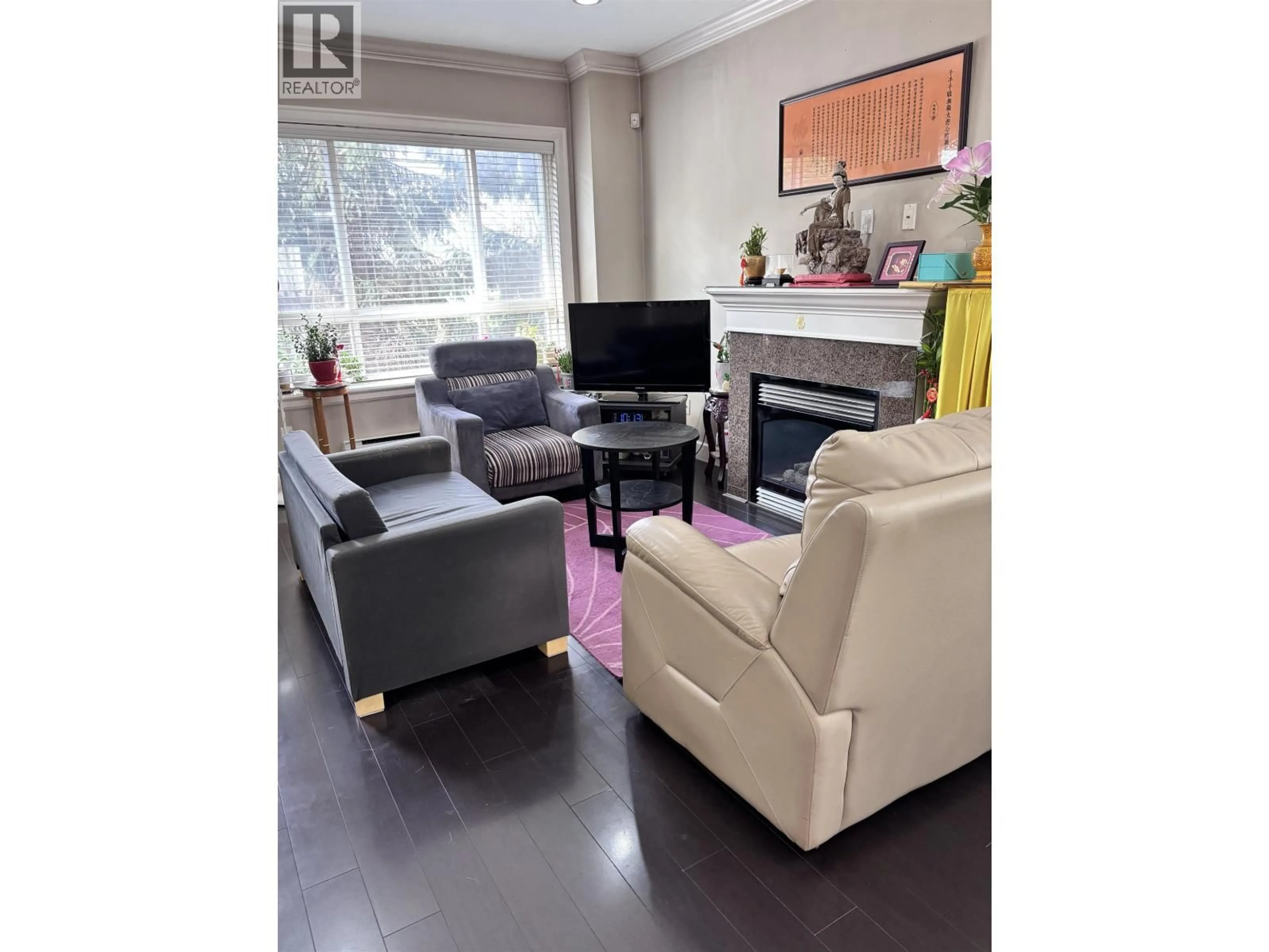 Living room with furniture, wood/laminate floor for 11 - 10999 STEVESTON HIGHWAY, Richmond British Columbia V7A1N4