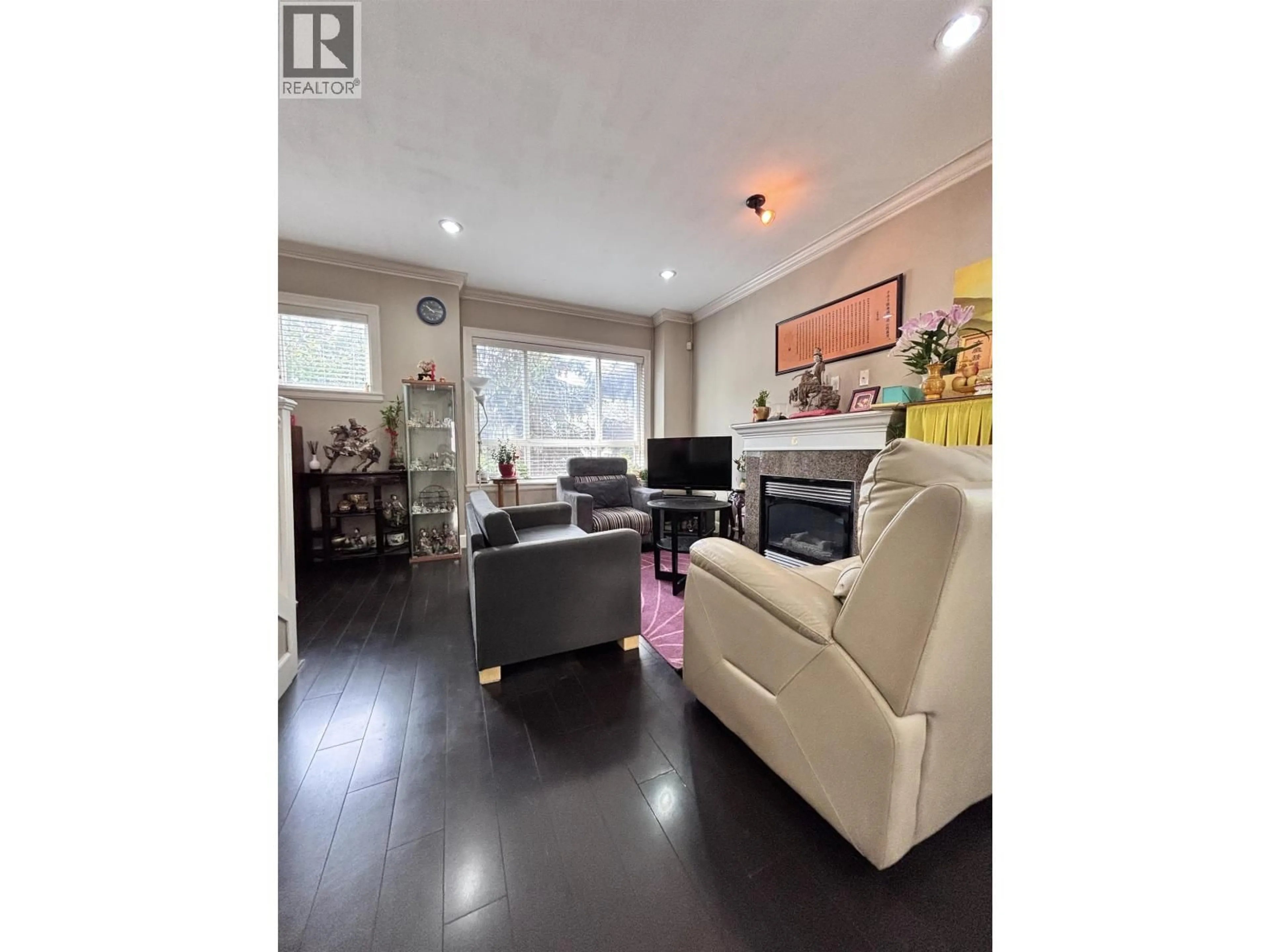Living room with furniture, wood/laminate floor for 11 - 10999 STEVESTON HIGHWAY, Richmond British Columbia V7A1N4