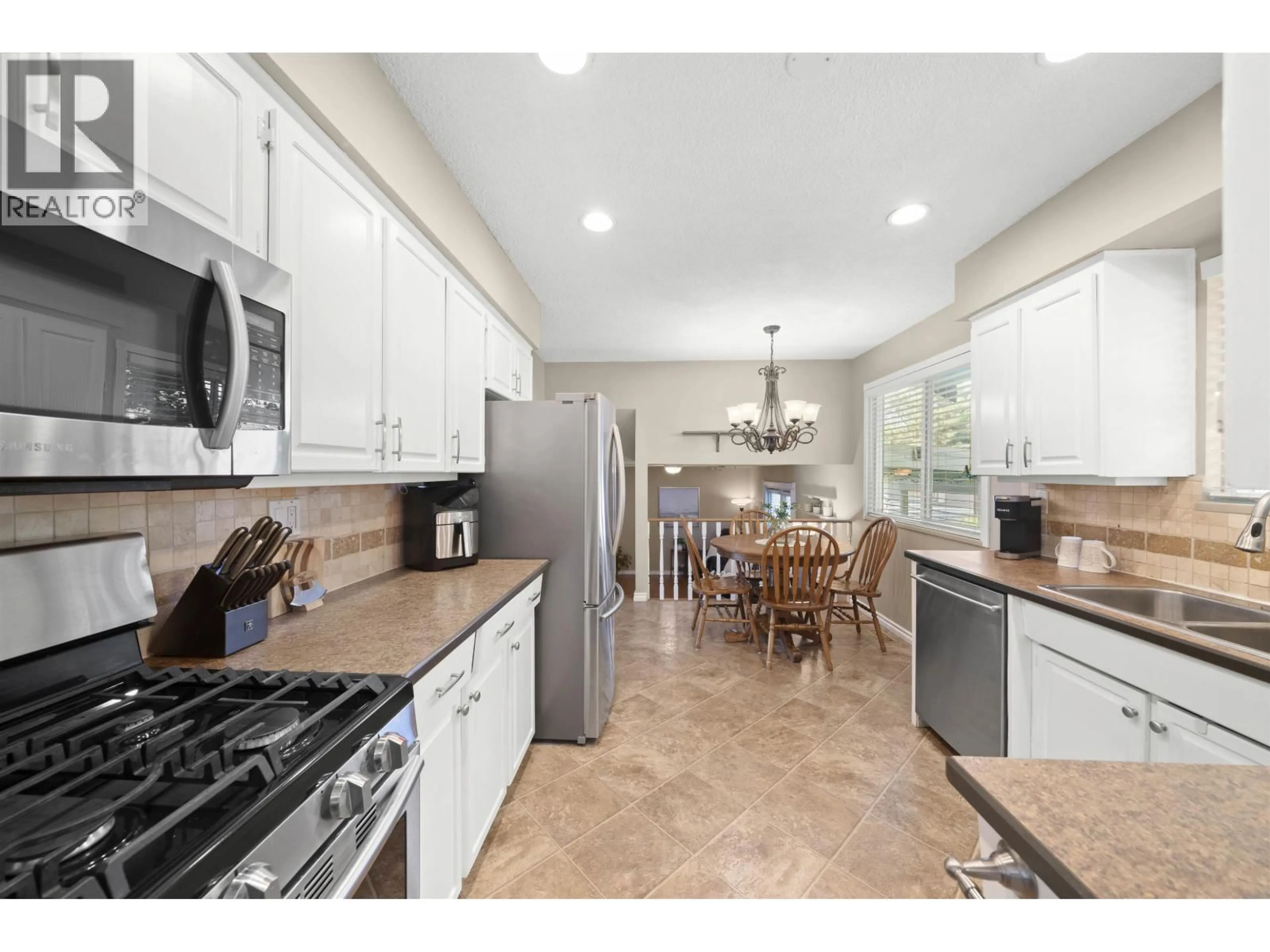 Open concept kitchen, ceramic/tile floor for 5586 44 AVENUE, Delta British Columbia V4K1E1