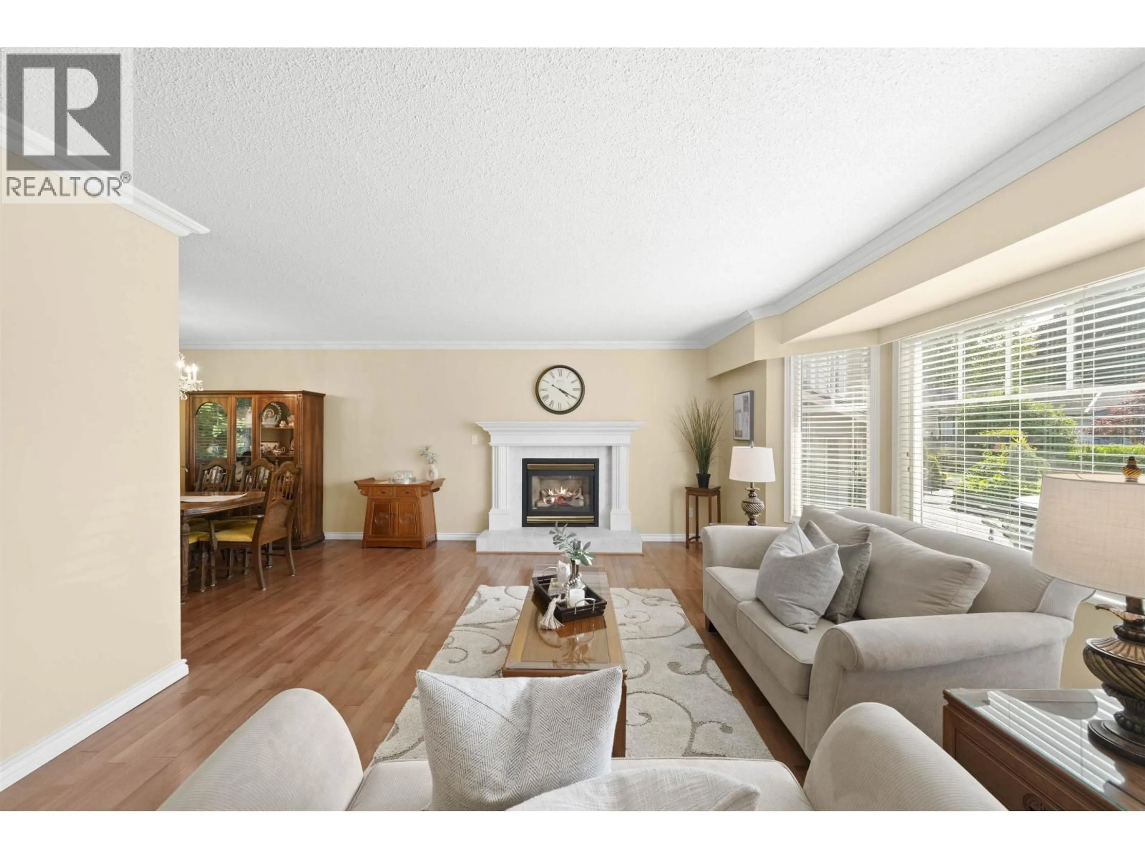 Living room with furniture, wood/laminate floor for 5586 44 AVENUE, Delta British Columbia V4K1E1