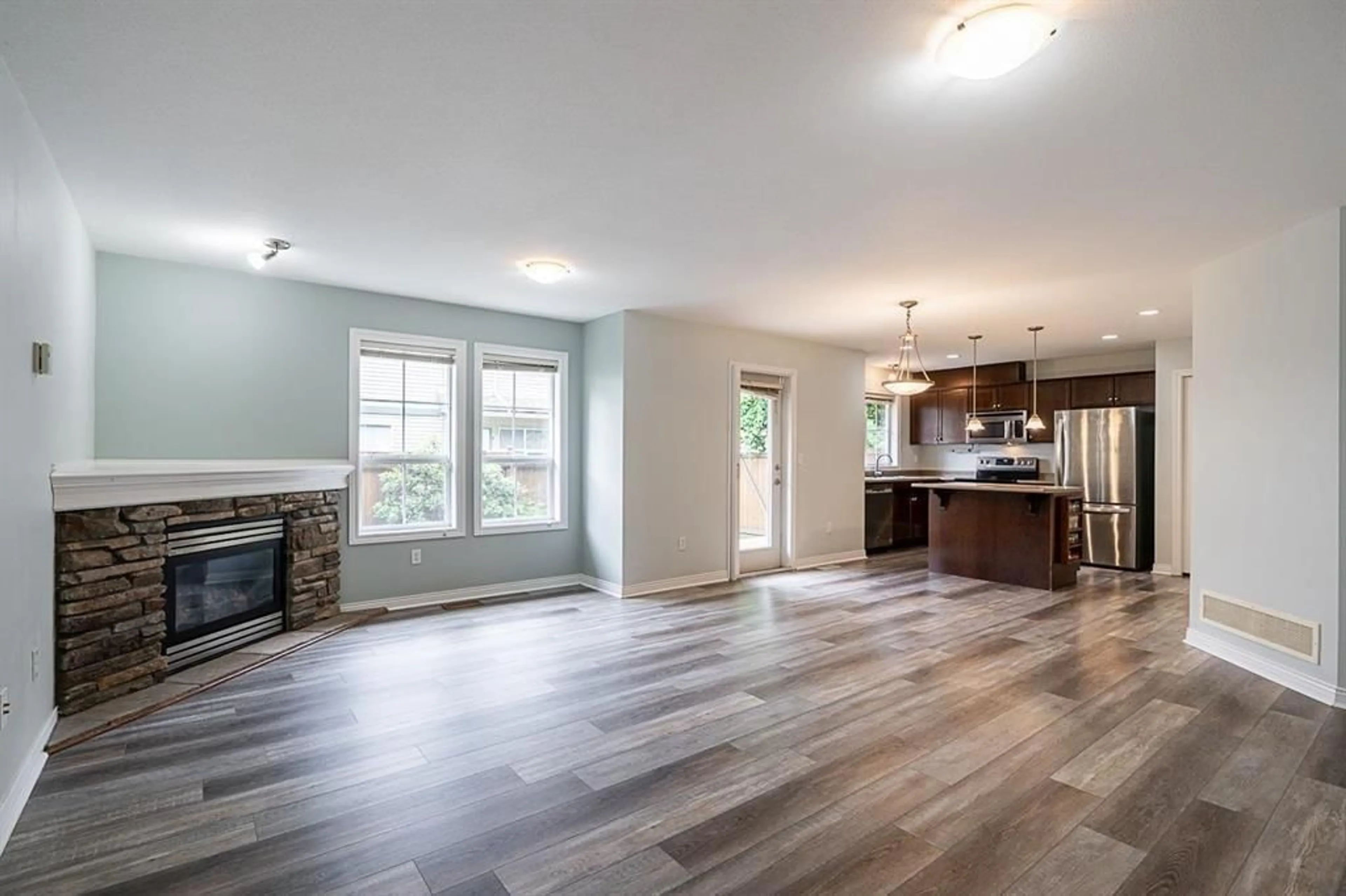 Open concept kitchen, wood/laminate floor for 4 - 1175 7TH AVENUE, Hope British Columbia V0X1L4