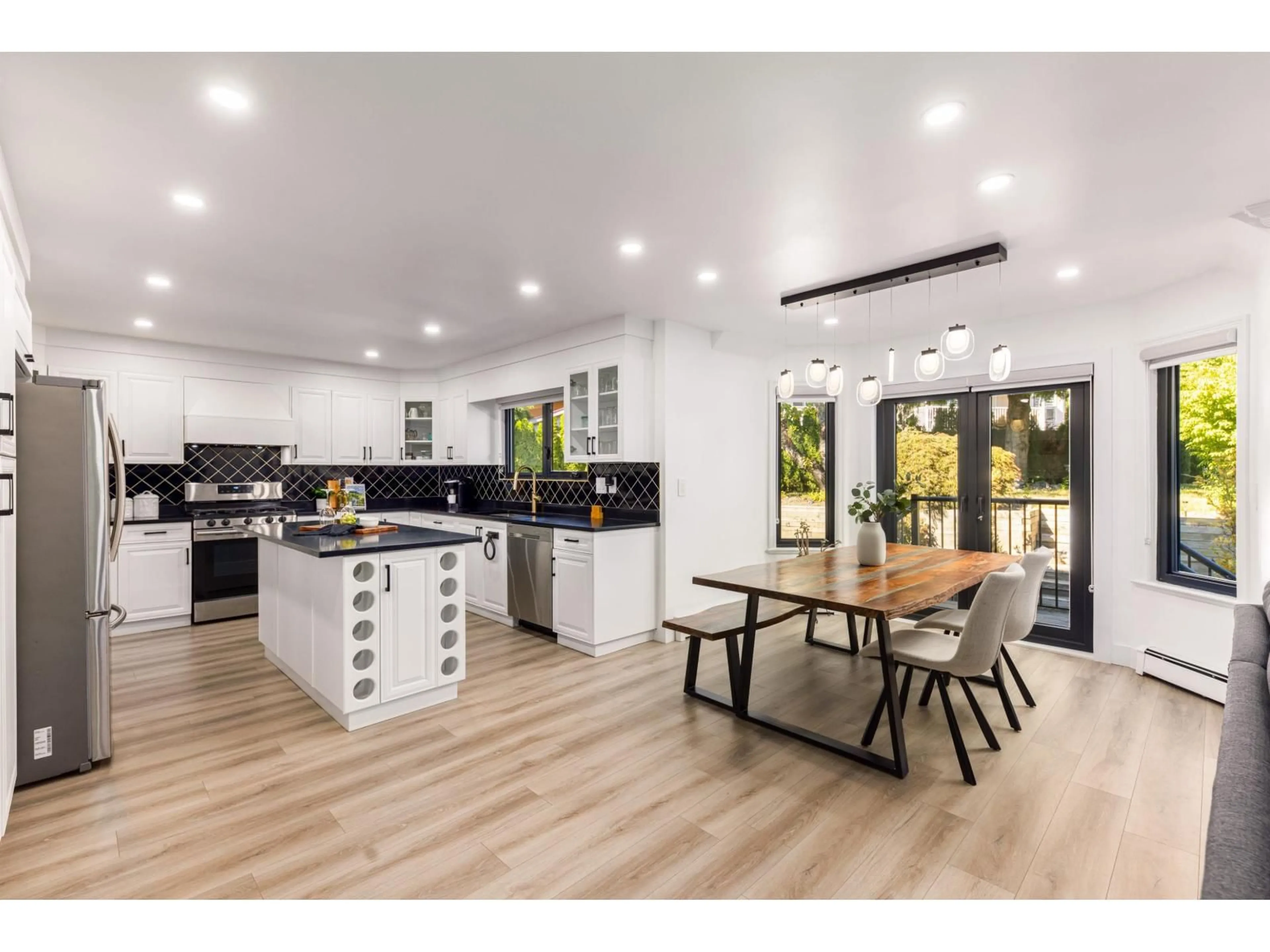 Open concept kitchen, unknown for 7980 155A, Surrey British Columbia V3S8R8