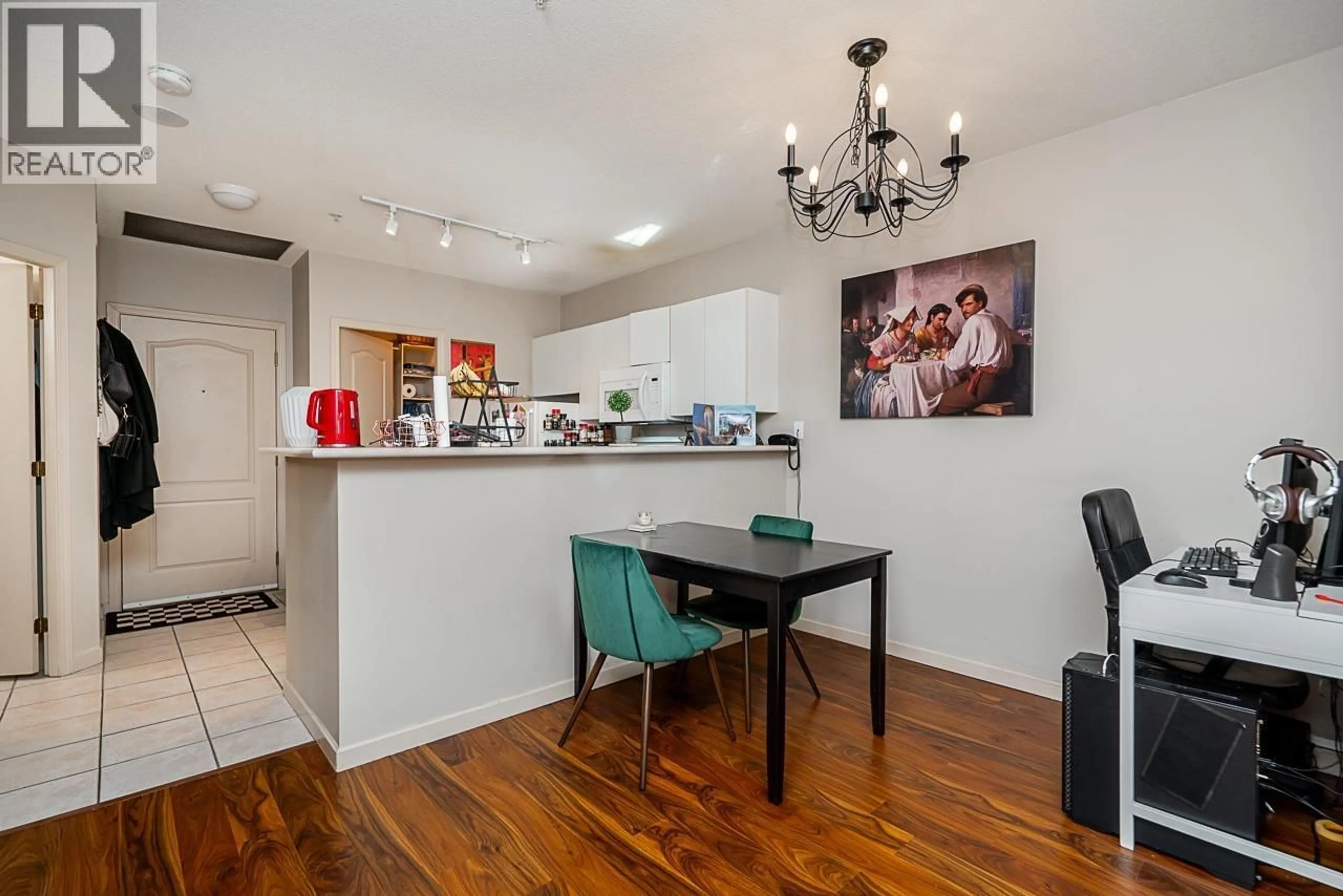 Open concept kitchen, wood/laminate floor for 803 - 1177 HORNBY STREET, Vancouver British Columbia V6Z2E9